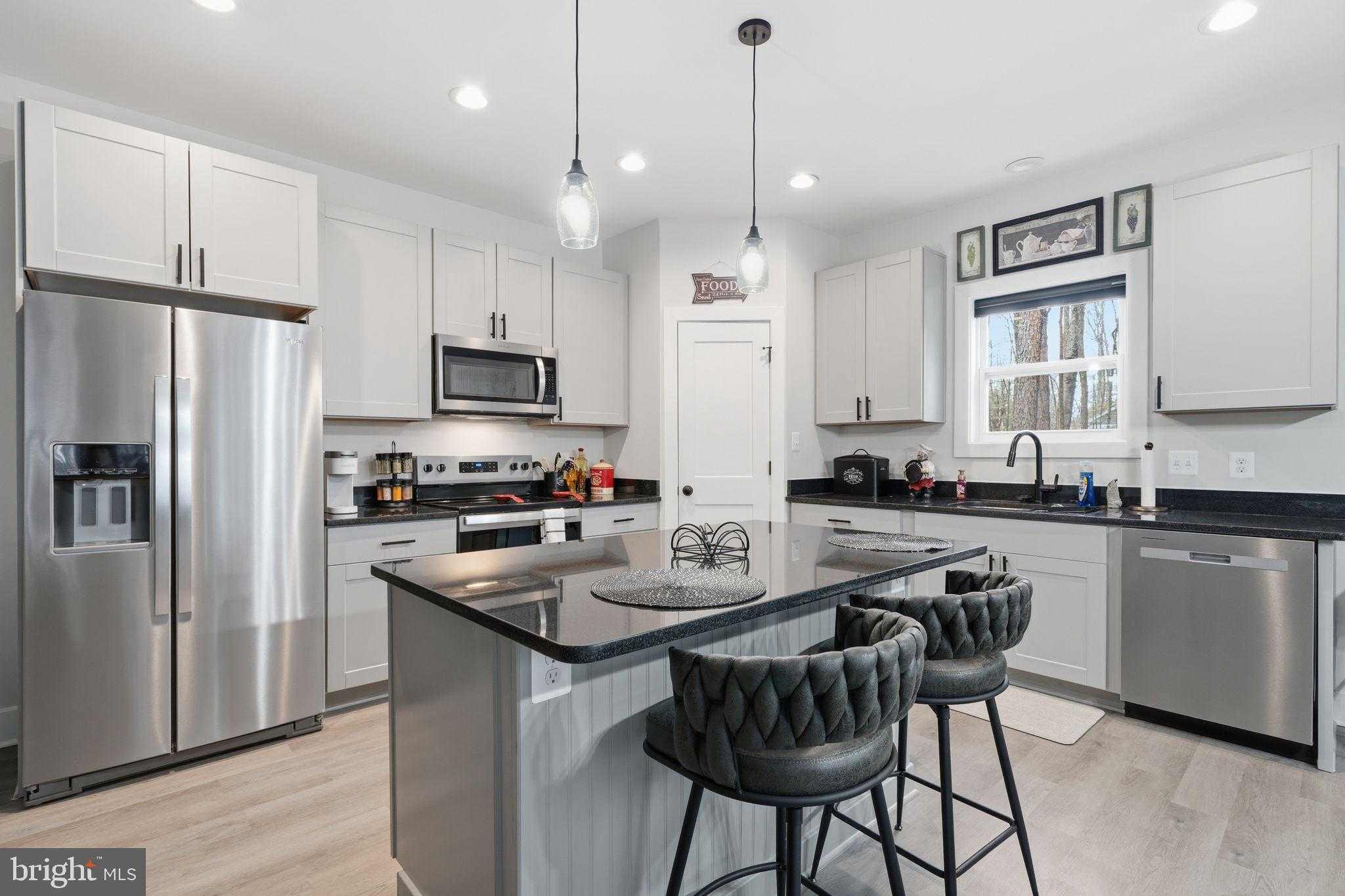 107 Pinewood Ln photo 9