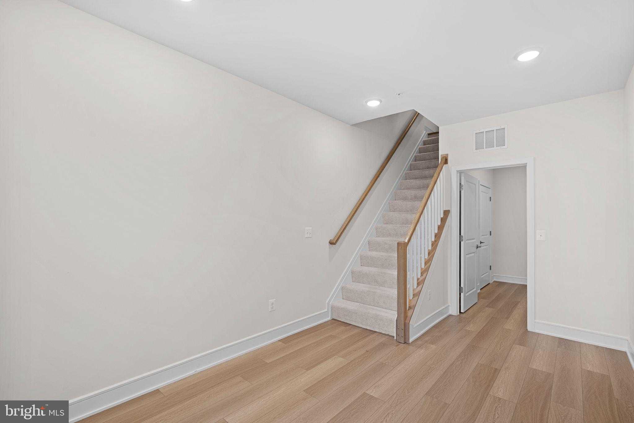 43406 Farringdon Sq photo 5