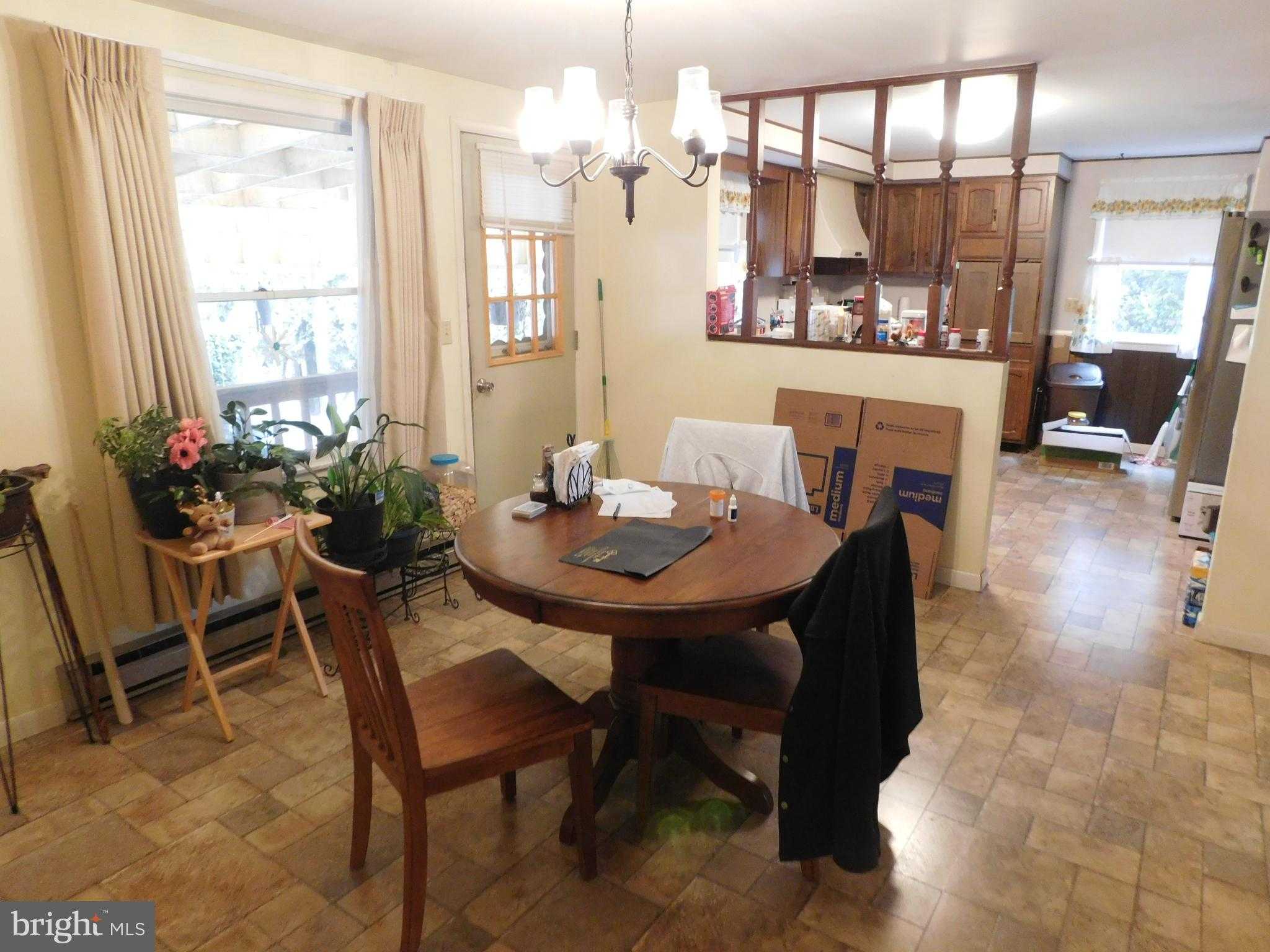 27 W Specht St photo 4