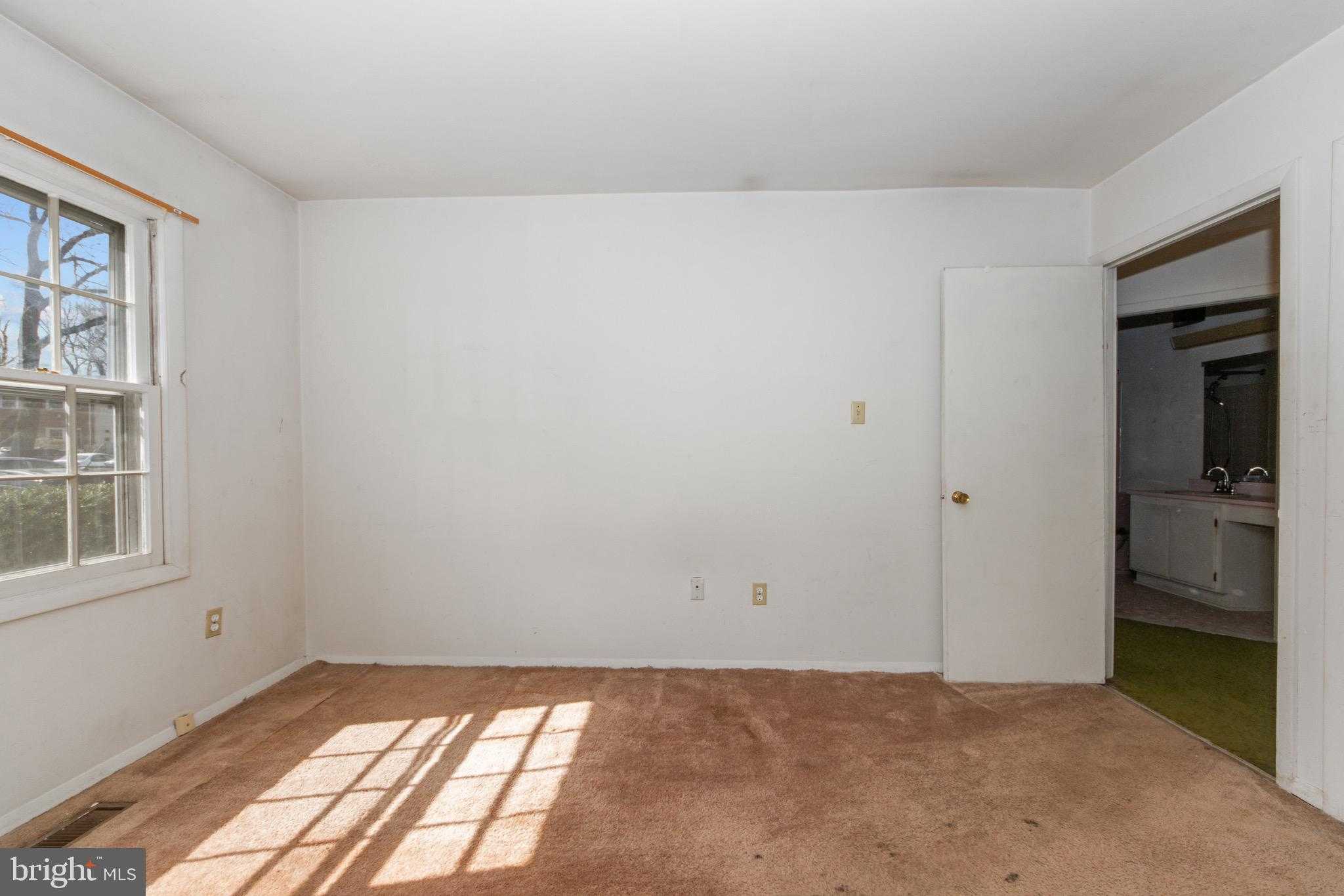 1746 Waldorf CT photo 37