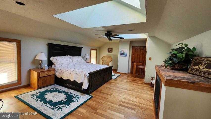 260 Centre St photo 14