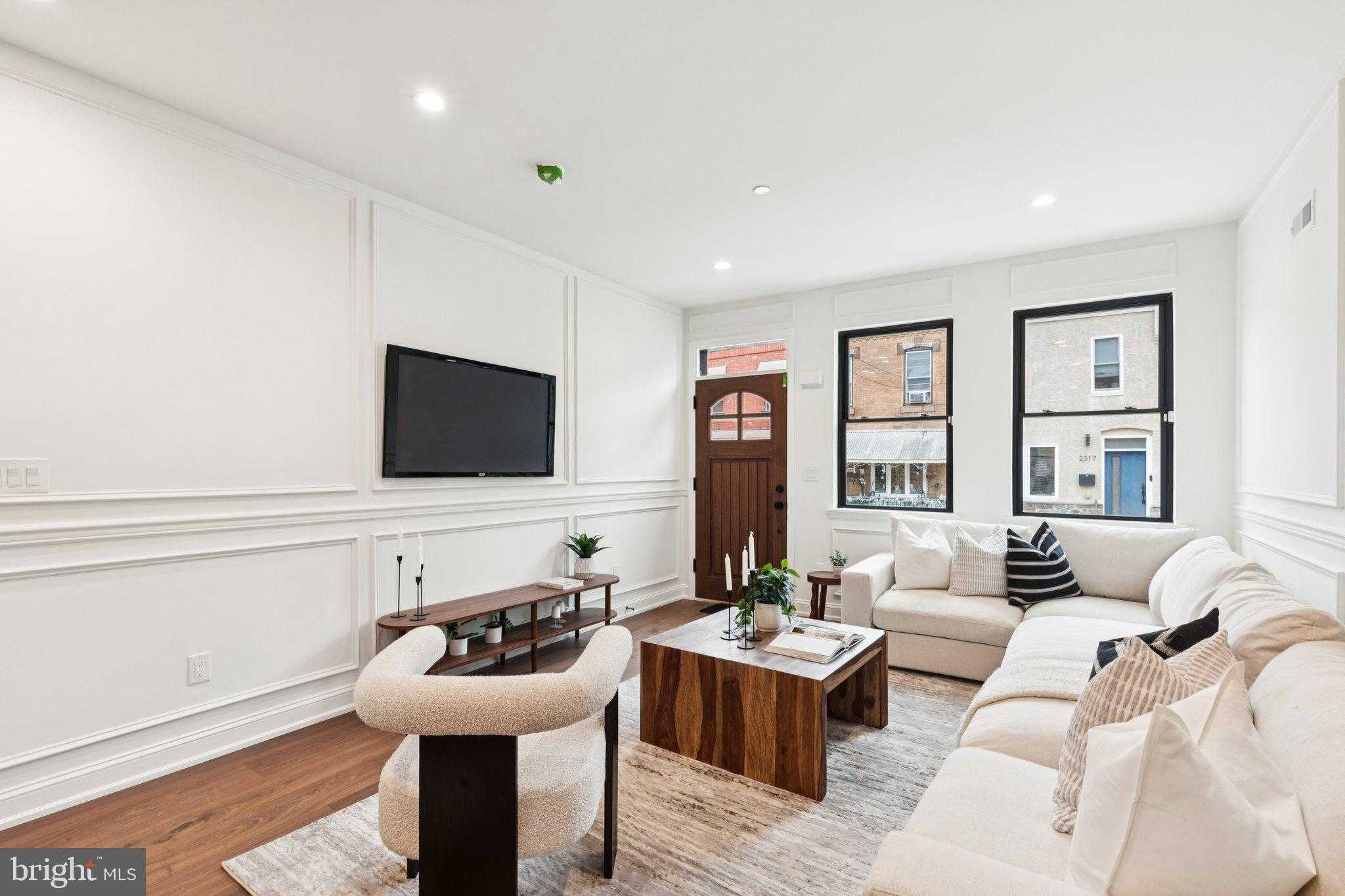 2316 Dickinson St photo 3