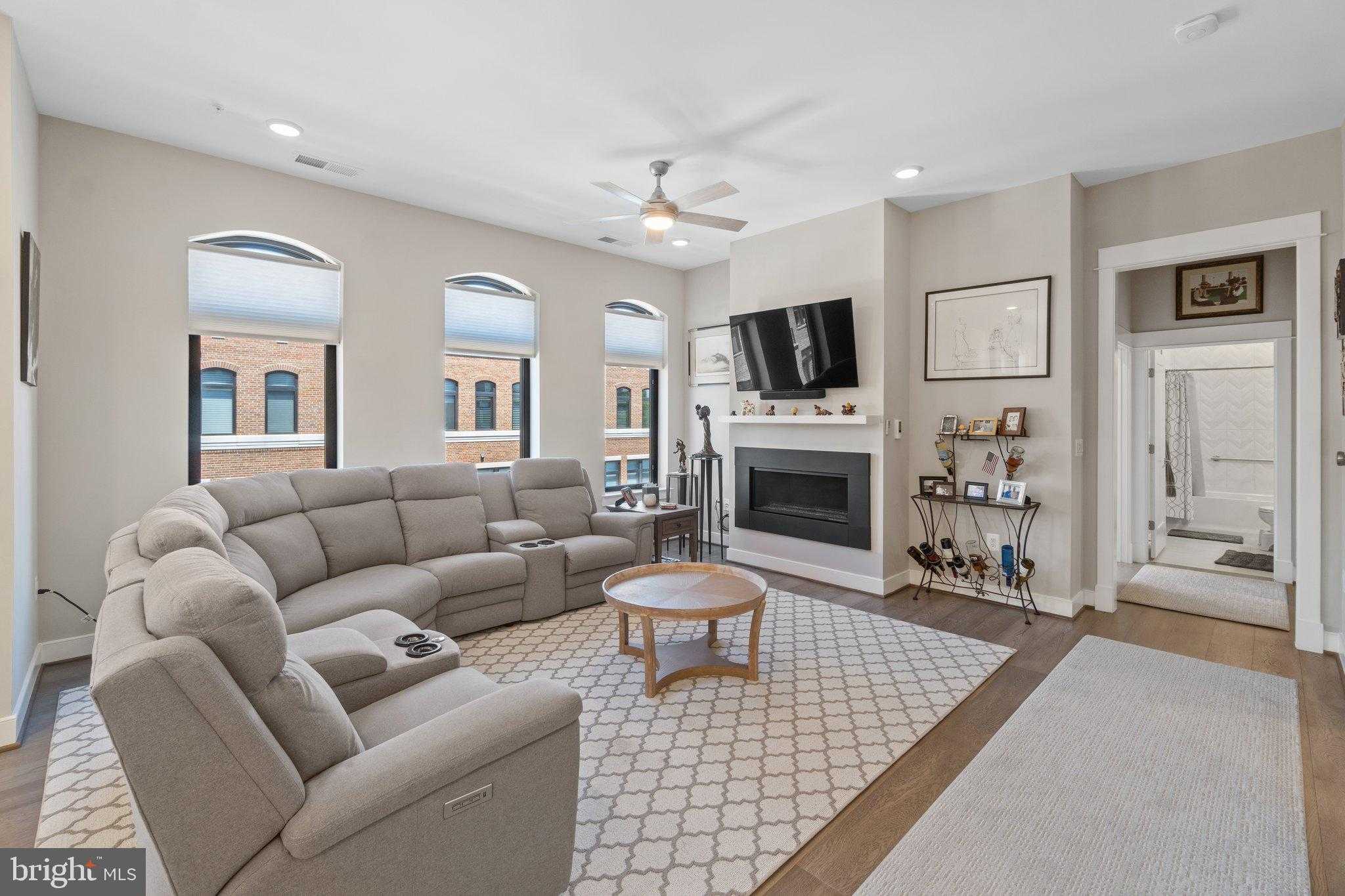 5 Stationmaster St SE Apt 400 photo 3