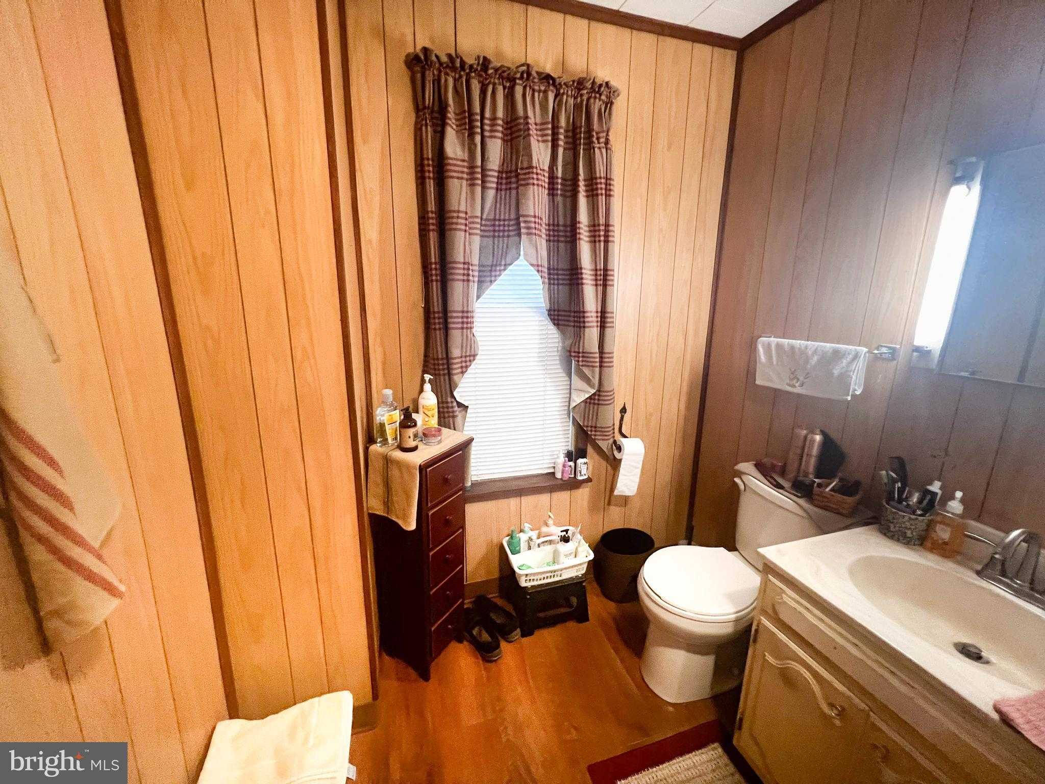 338 S Main St photo 17