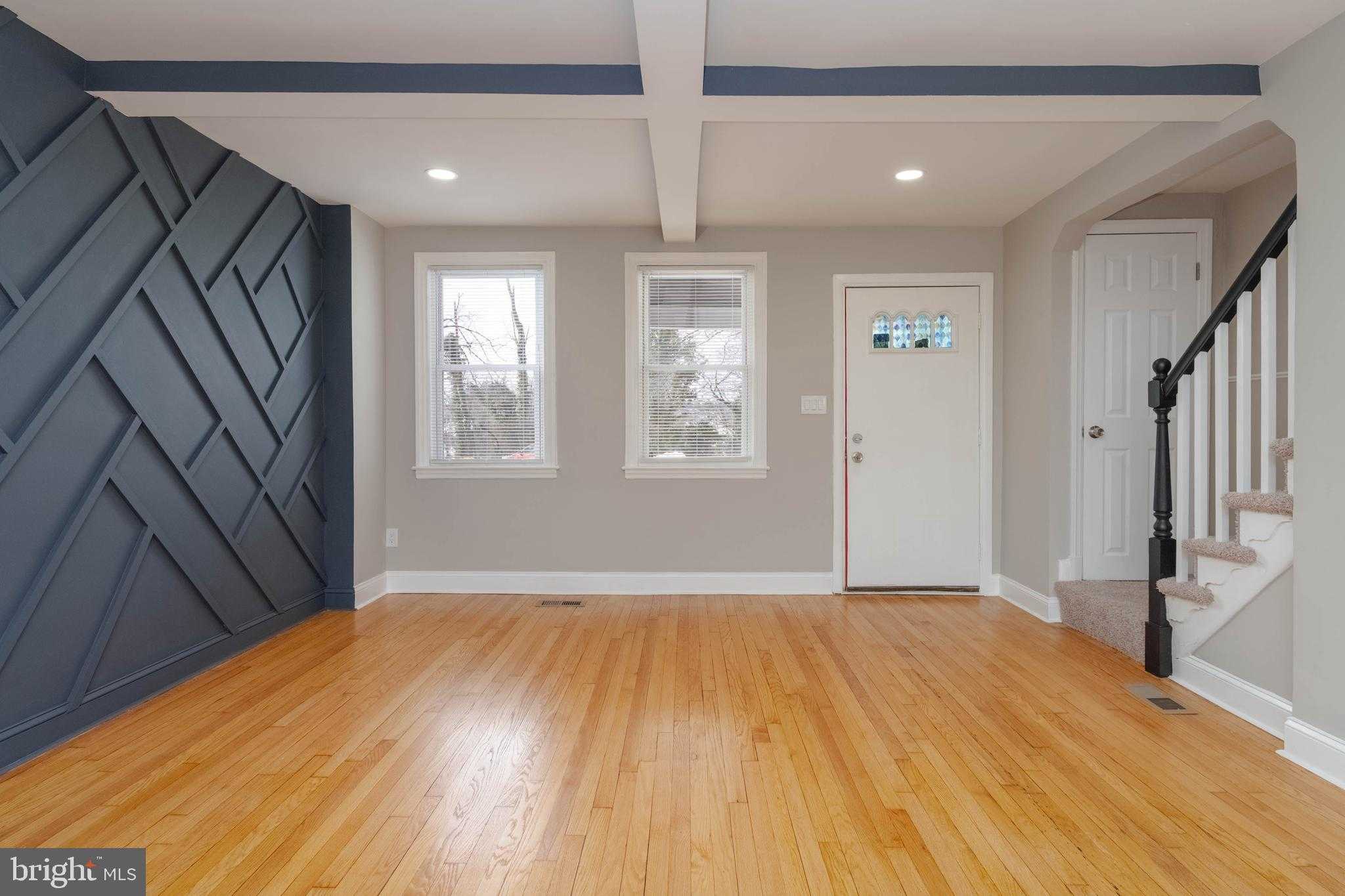 209 Mount Holly St photo 4