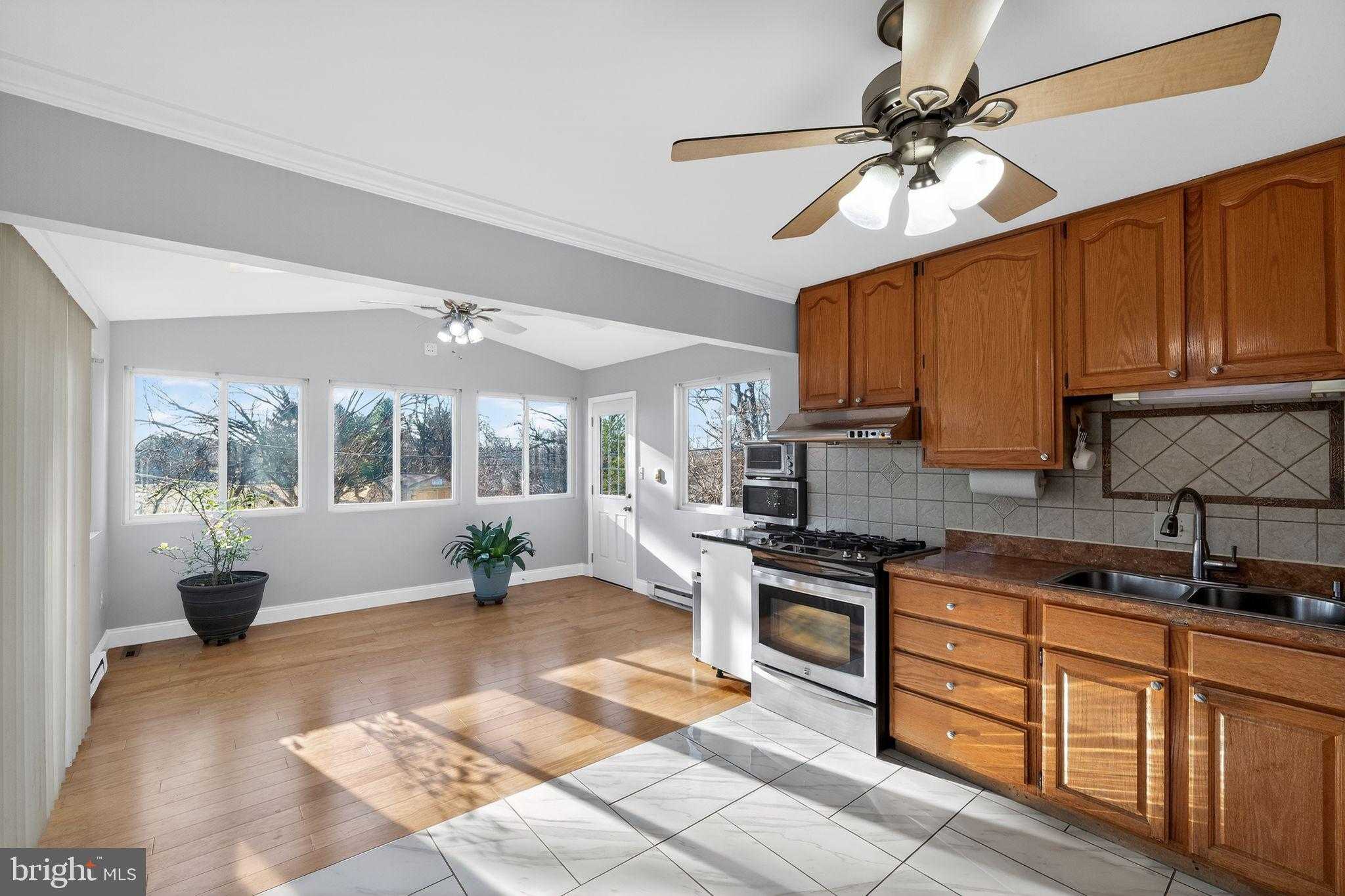 213 Stanlake Rd photo 9