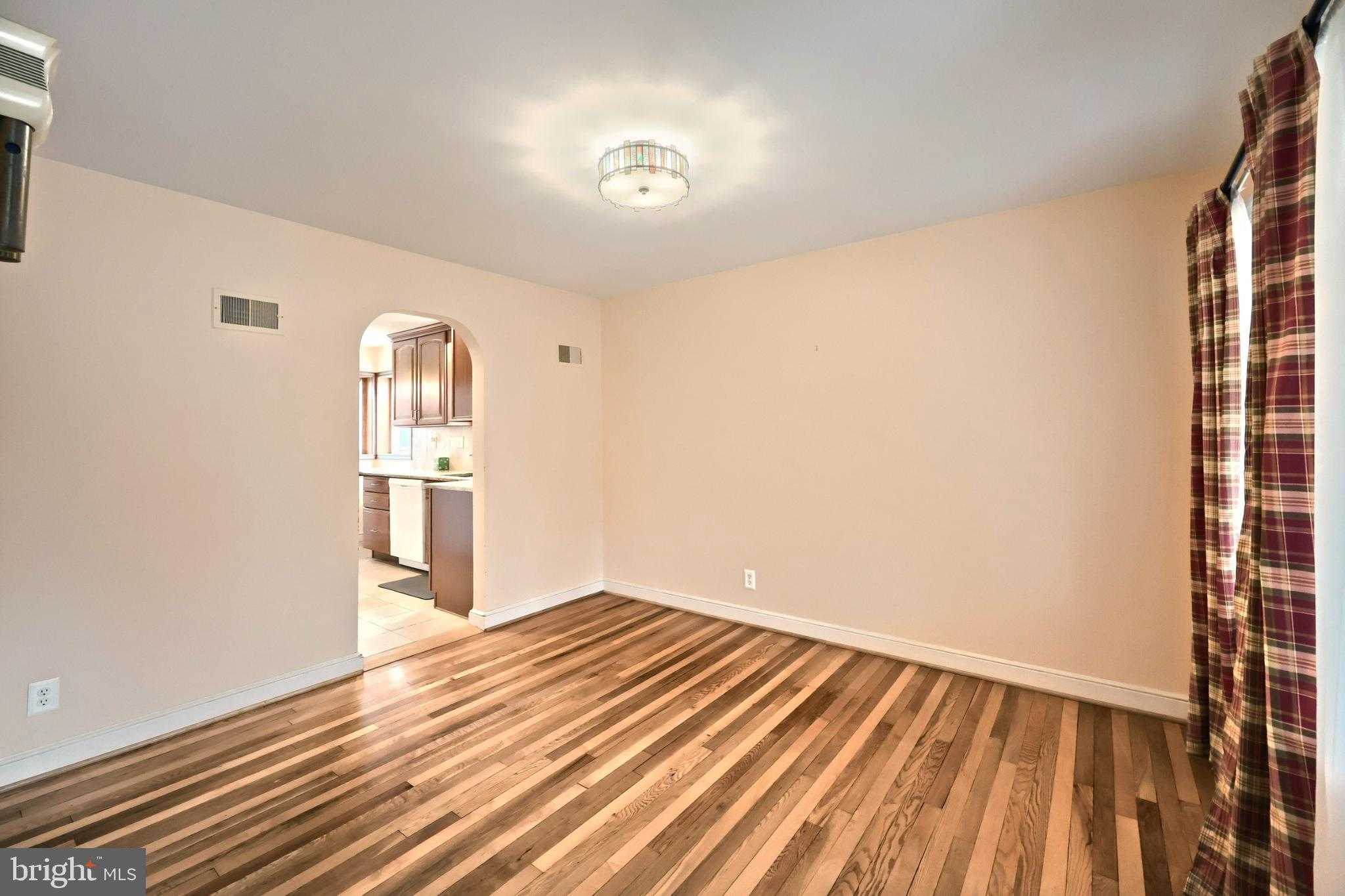 301 N Forrest St photo 11