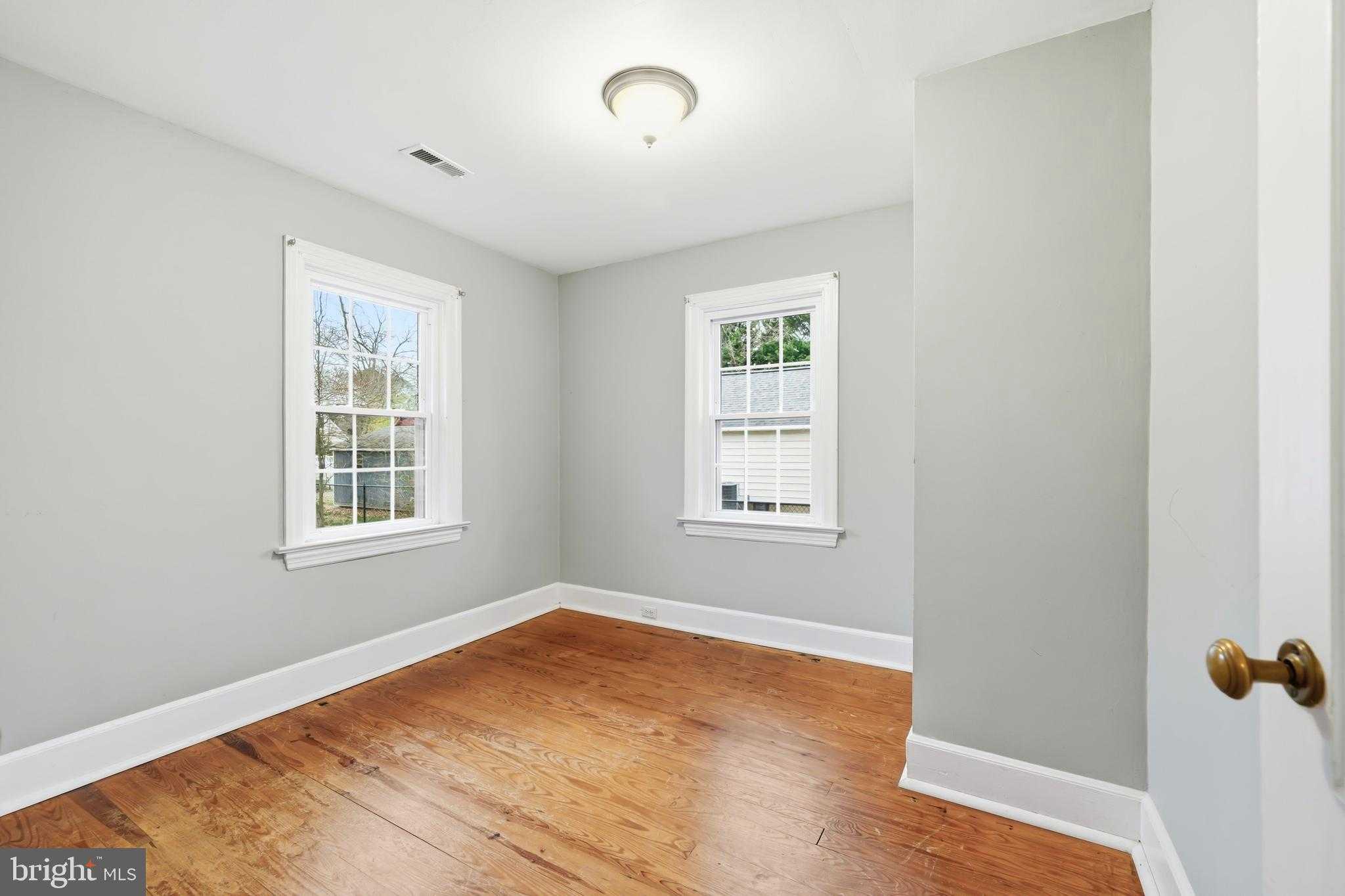 304 Elm Ave photo 16