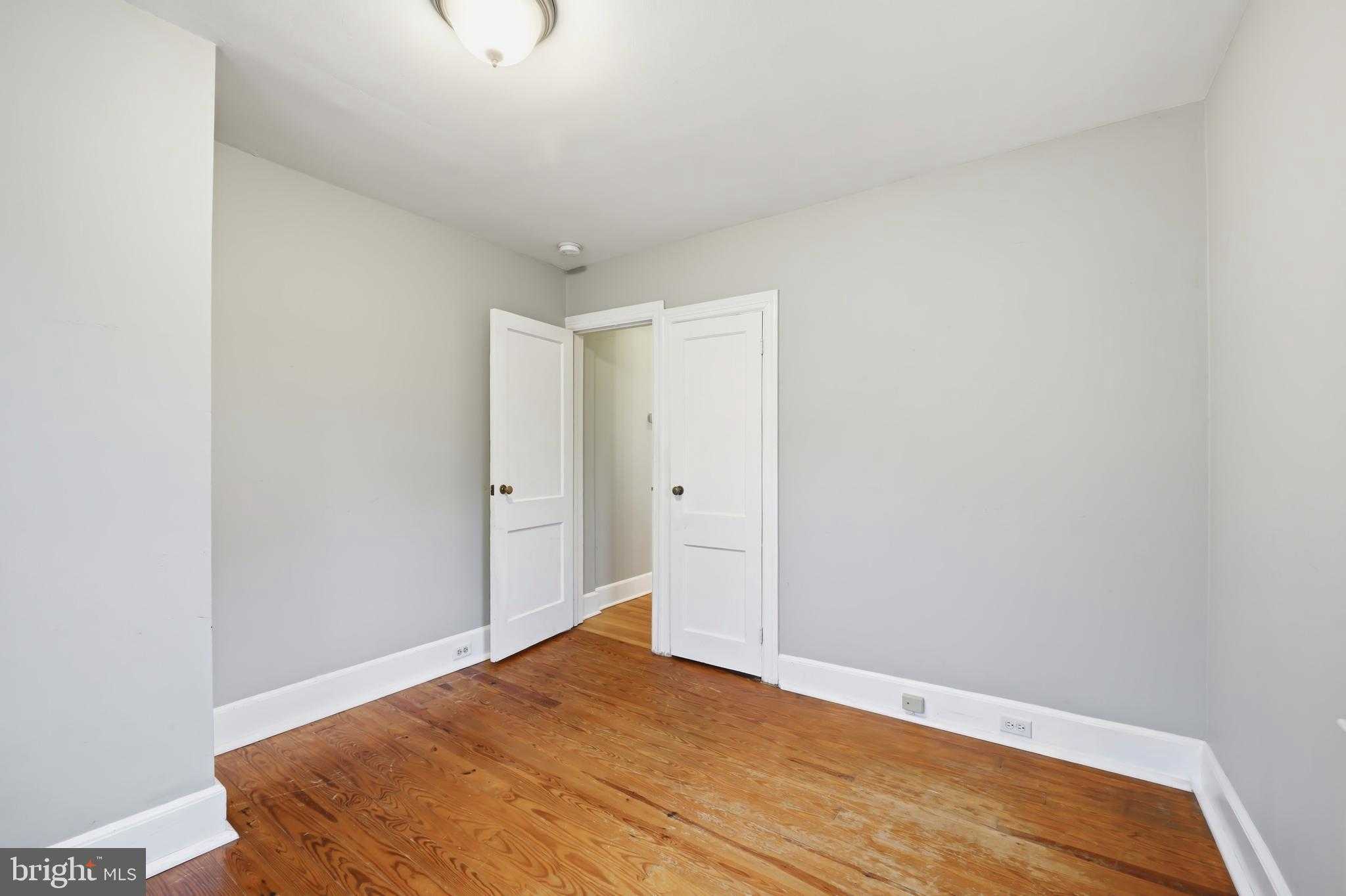 304 Elm Ave photo 17