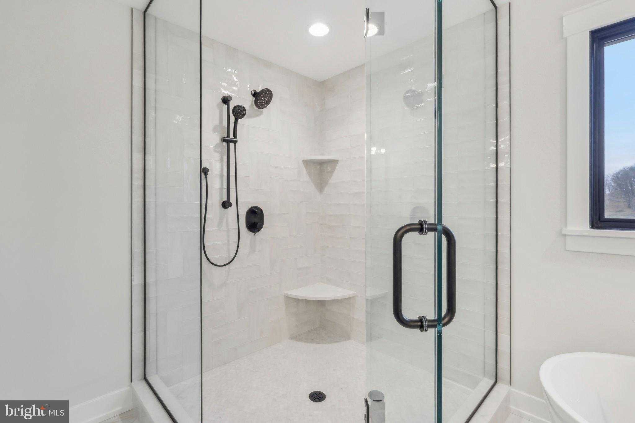 510 Newcomen Rd photo 32