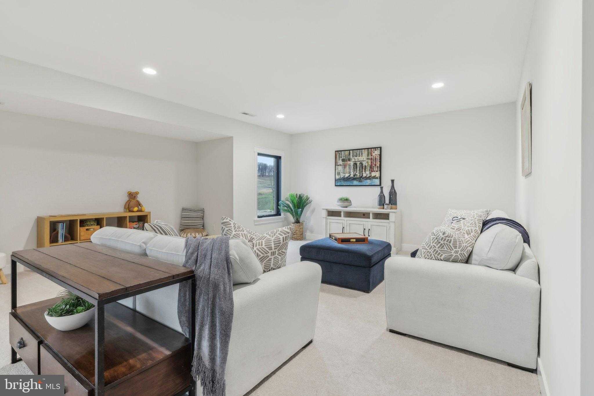 510 Newcomen Rd photo 48