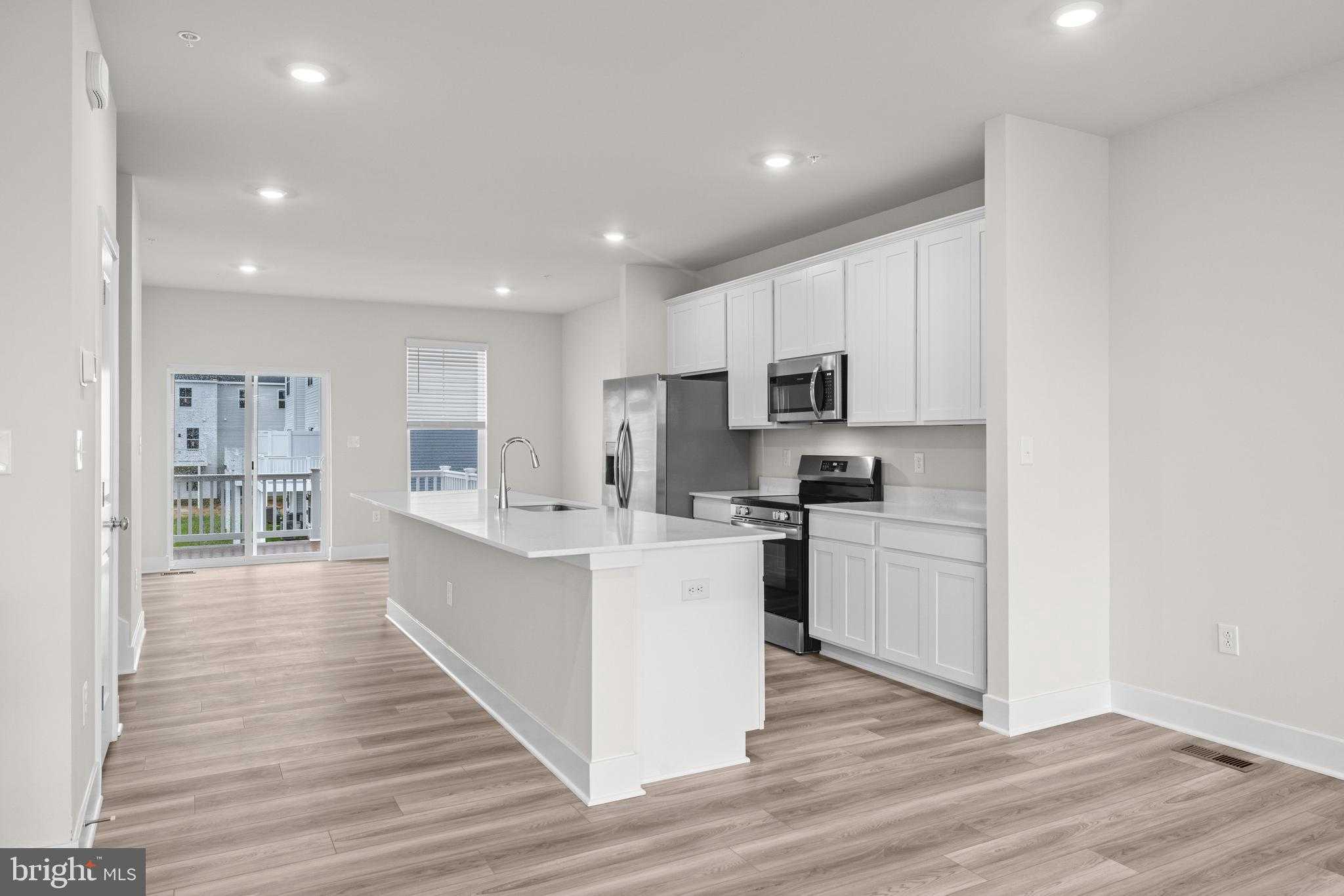 1423 Lake Geneva Dr photo 3