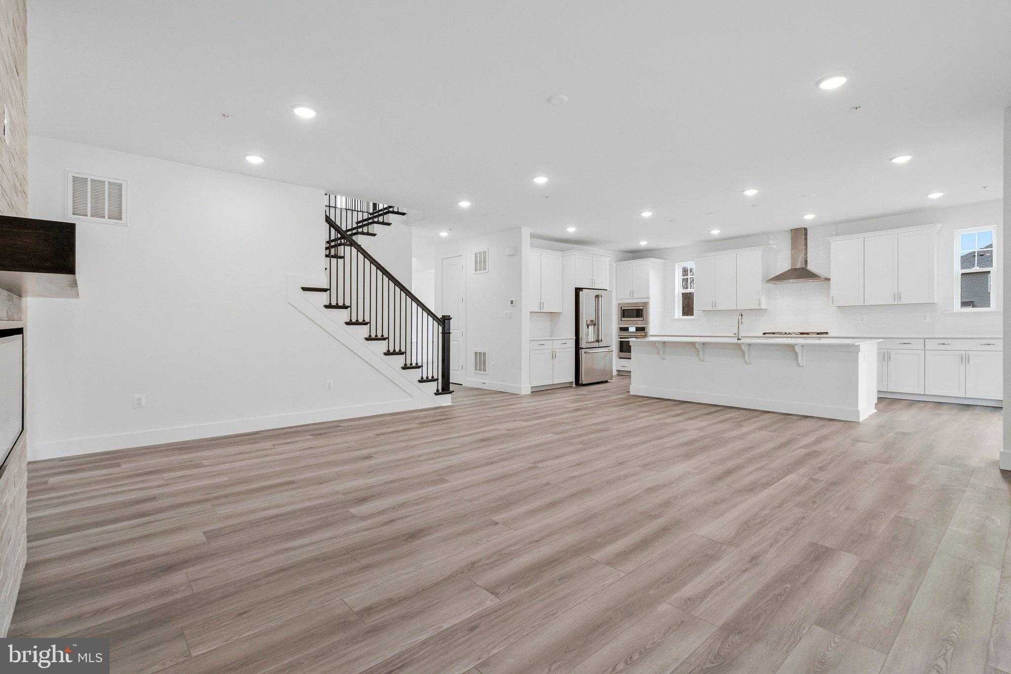 2011 Saint James Rd photo 30