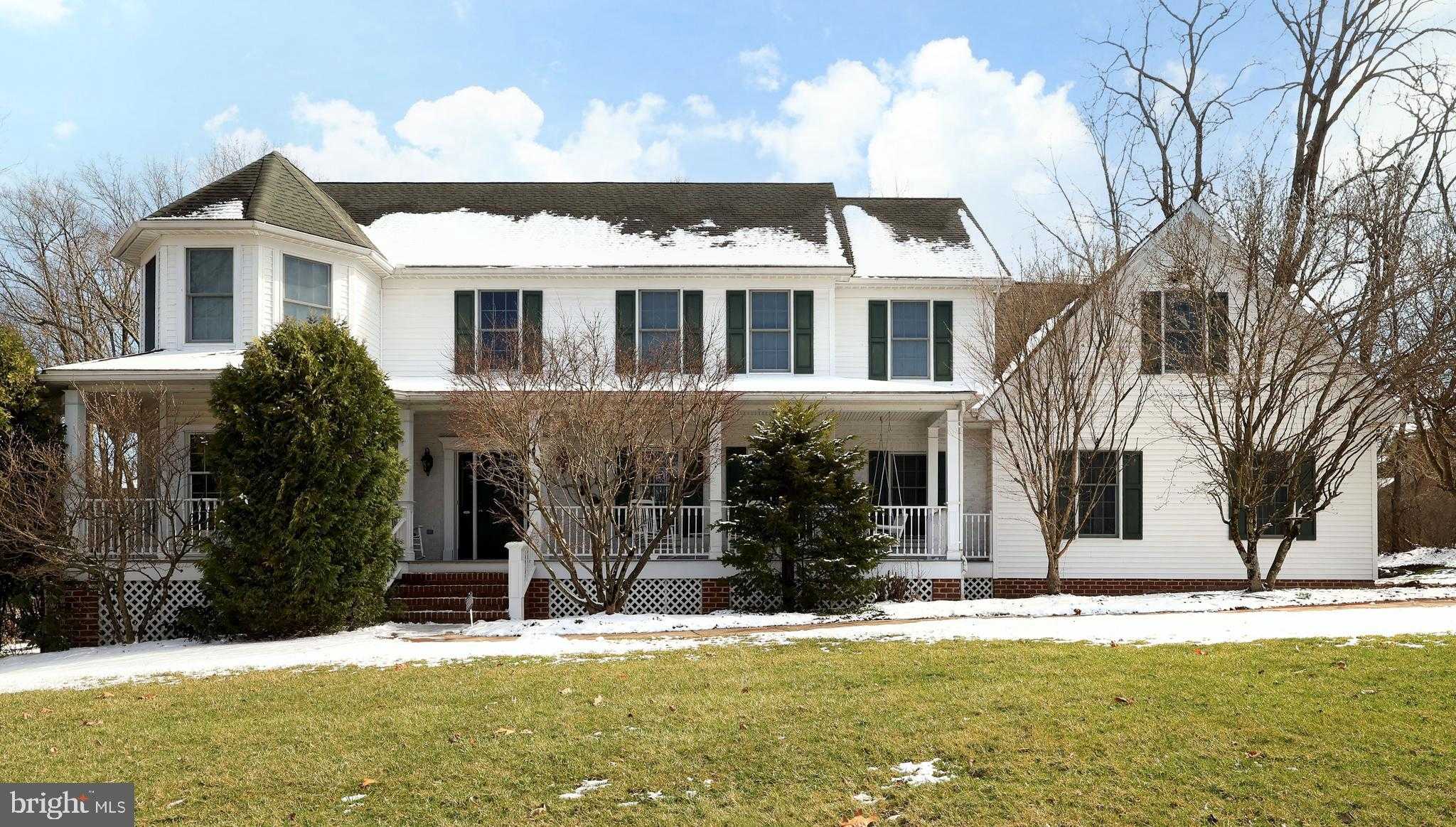 1354 Megan Dr photo 2