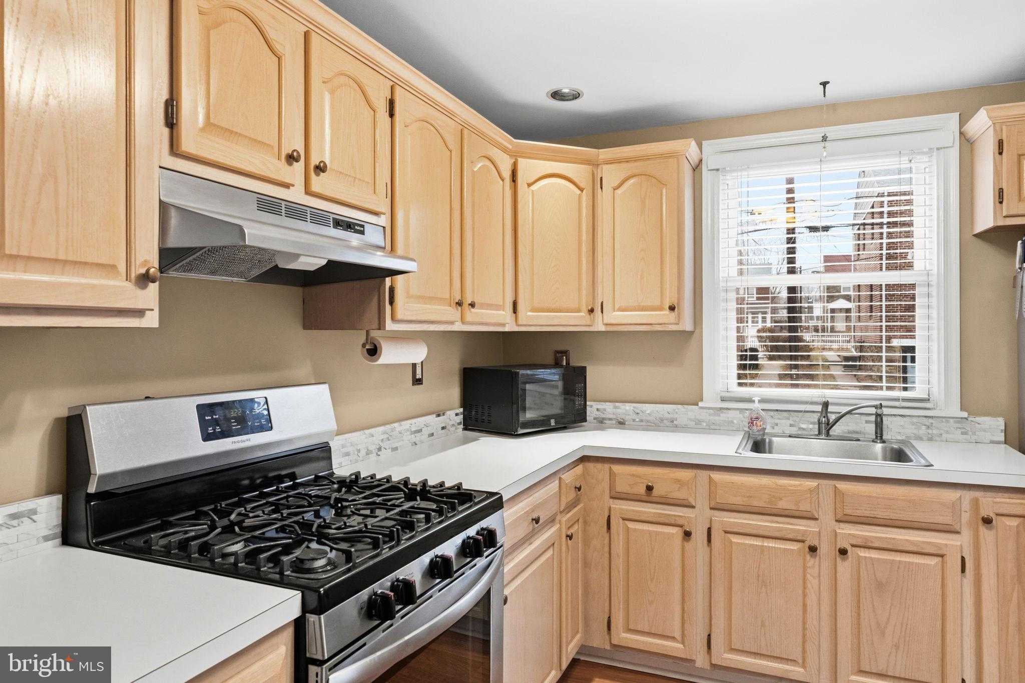 1210 Bryan St photo 9