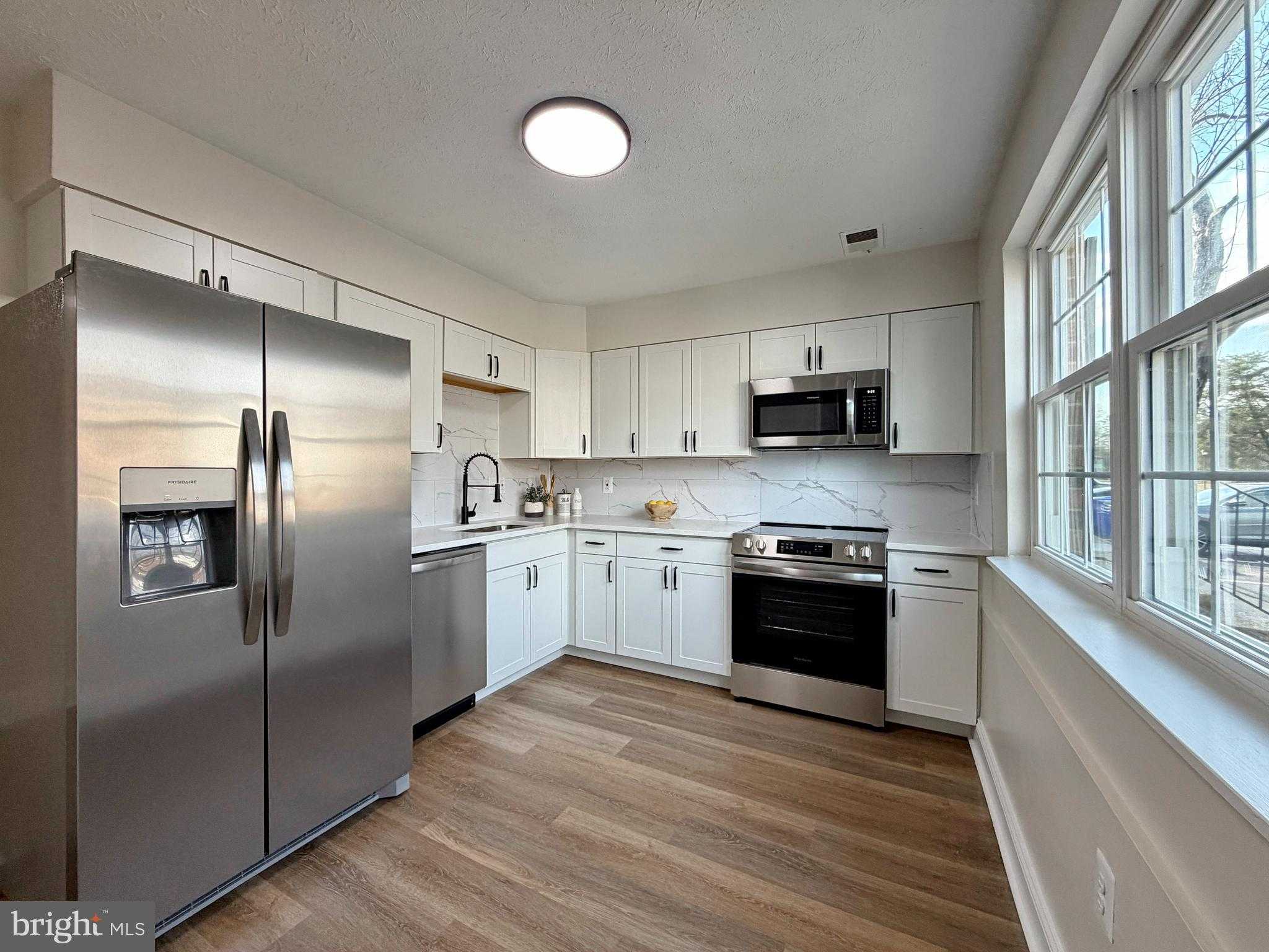 1020 Dorset Dr photo 5