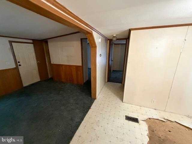 1290 Woodhaven Dr photo 3