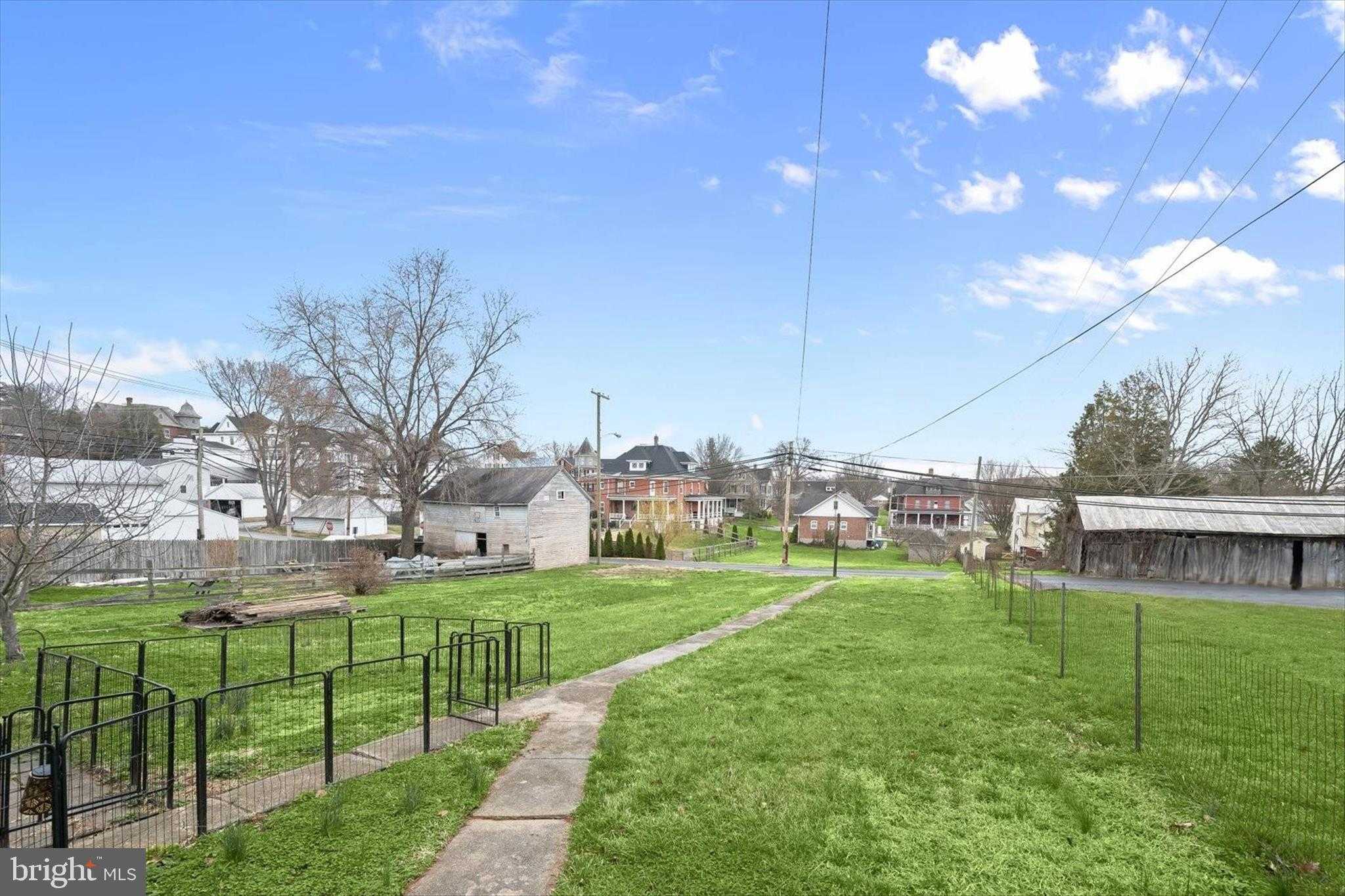 227 Main St photo 32