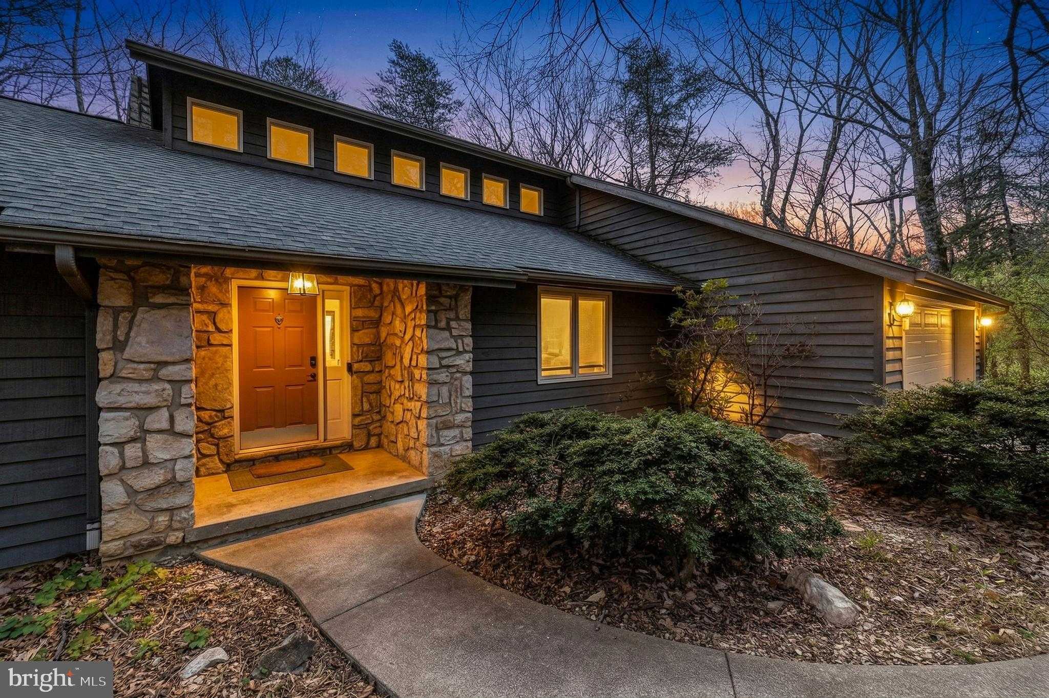 3229 Hopkins Dr photo 2