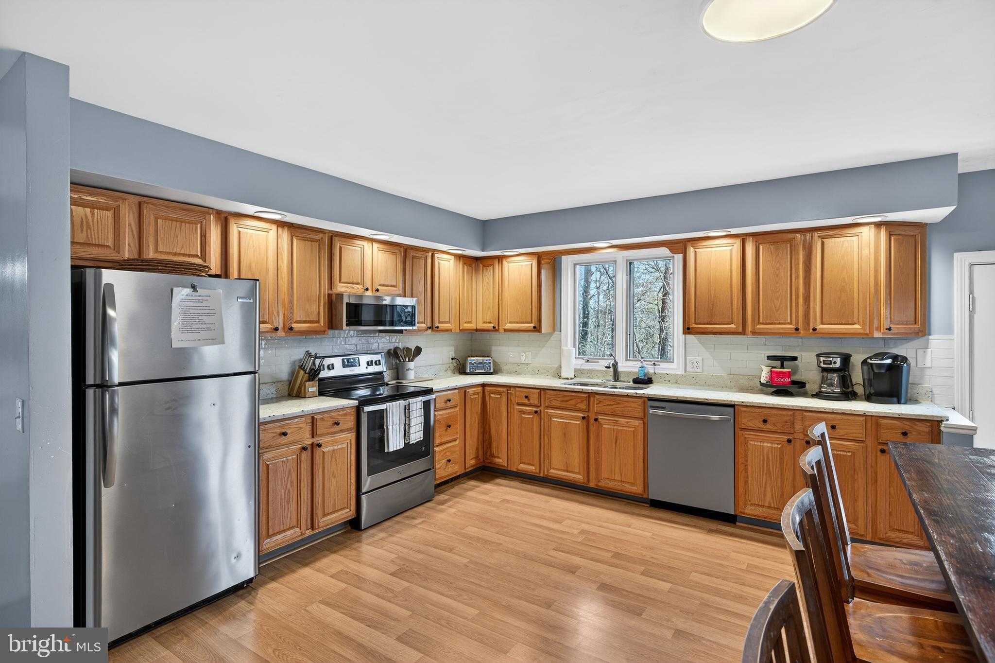 3229 Hopkins Dr photo 3