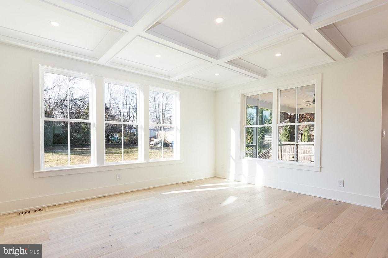 419 W 6th Ave photo 12