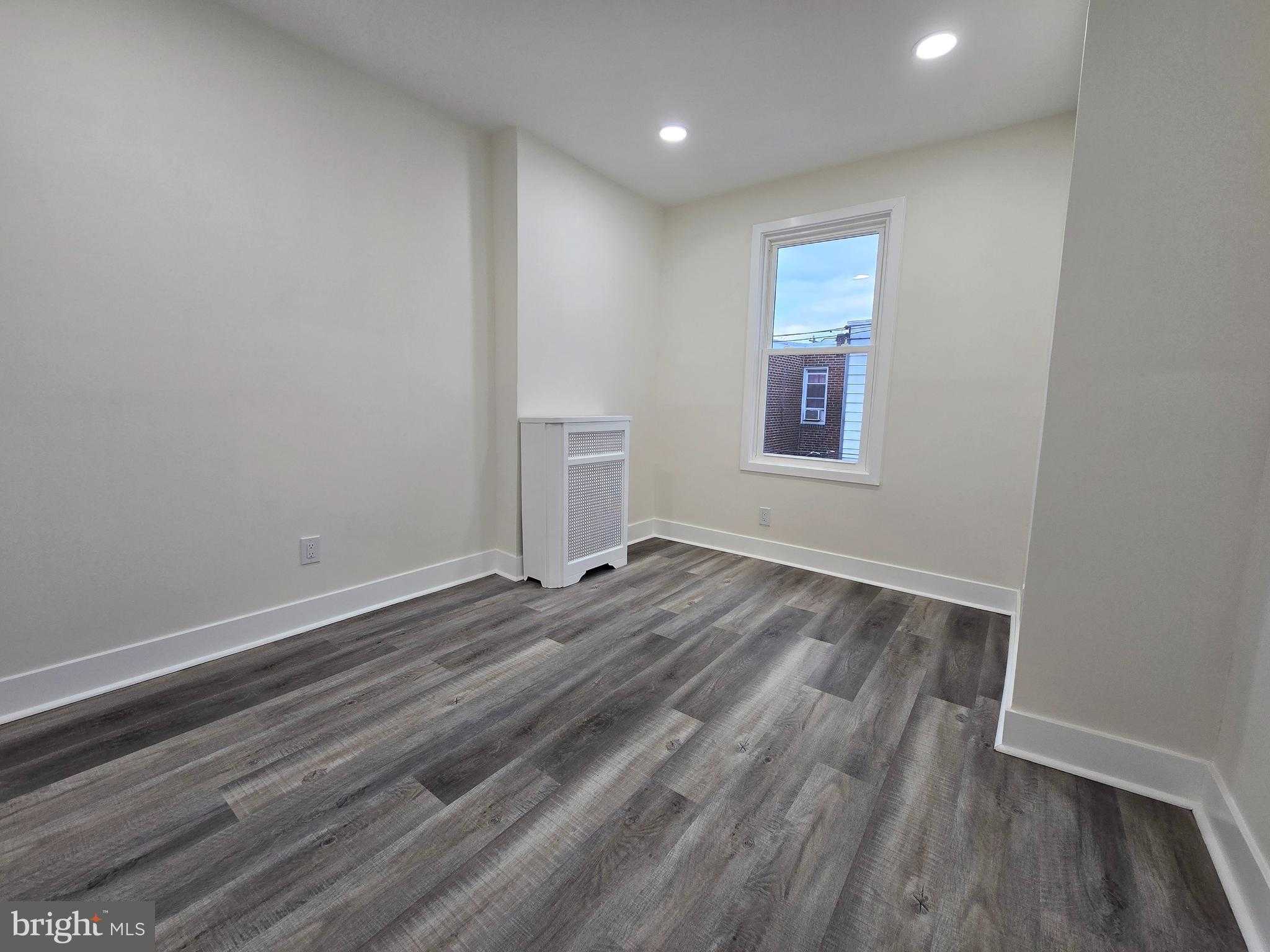 962 Carver St photo 13