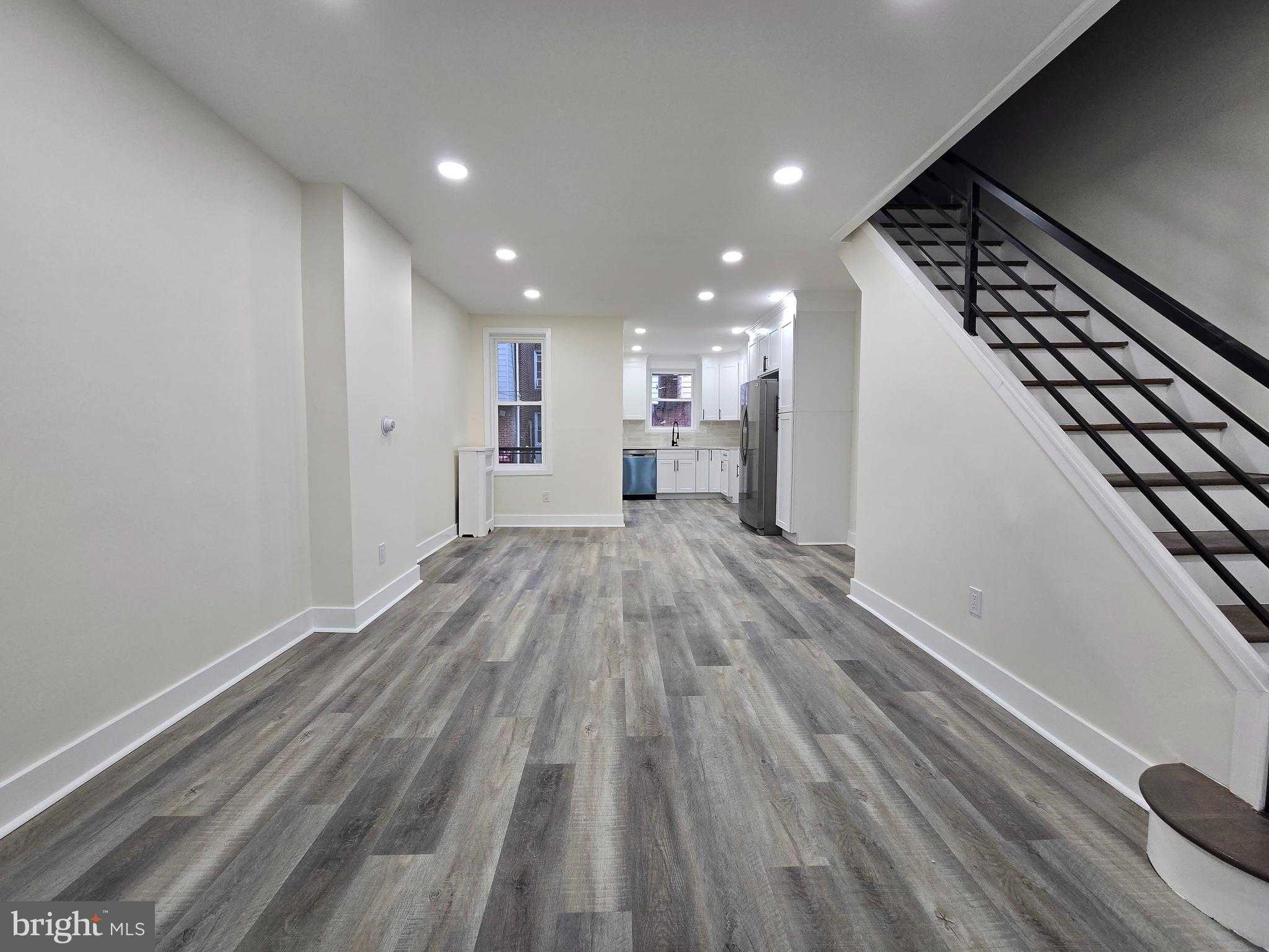 962 Carver St photo 2