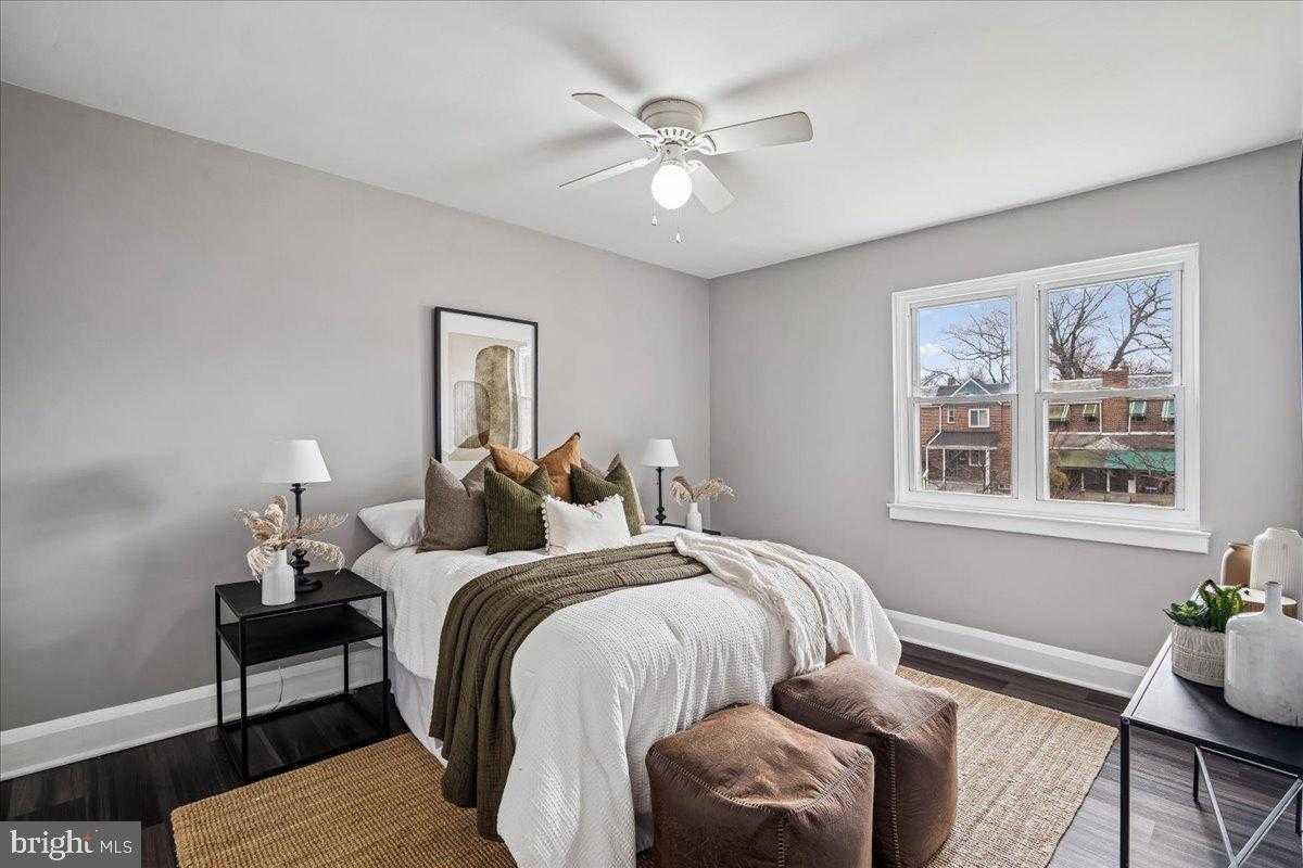 3944 Brooklyn Ave photo 11