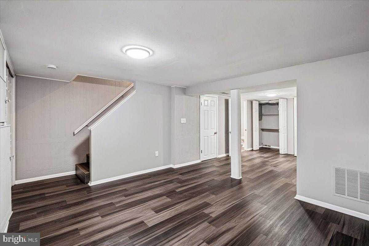 3944 Brooklyn Ave photo 15