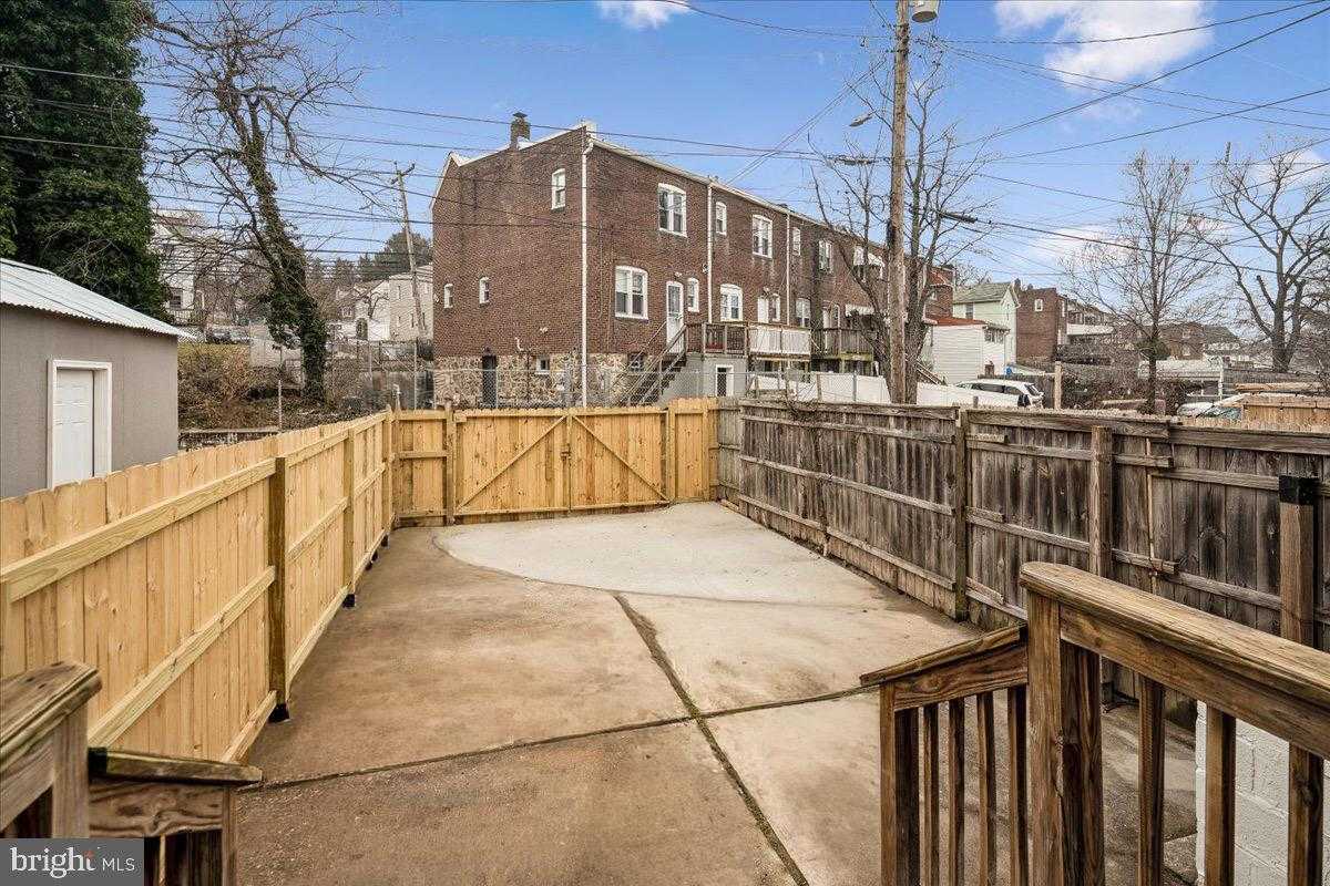 3944 Brooklyn Ave photo 4