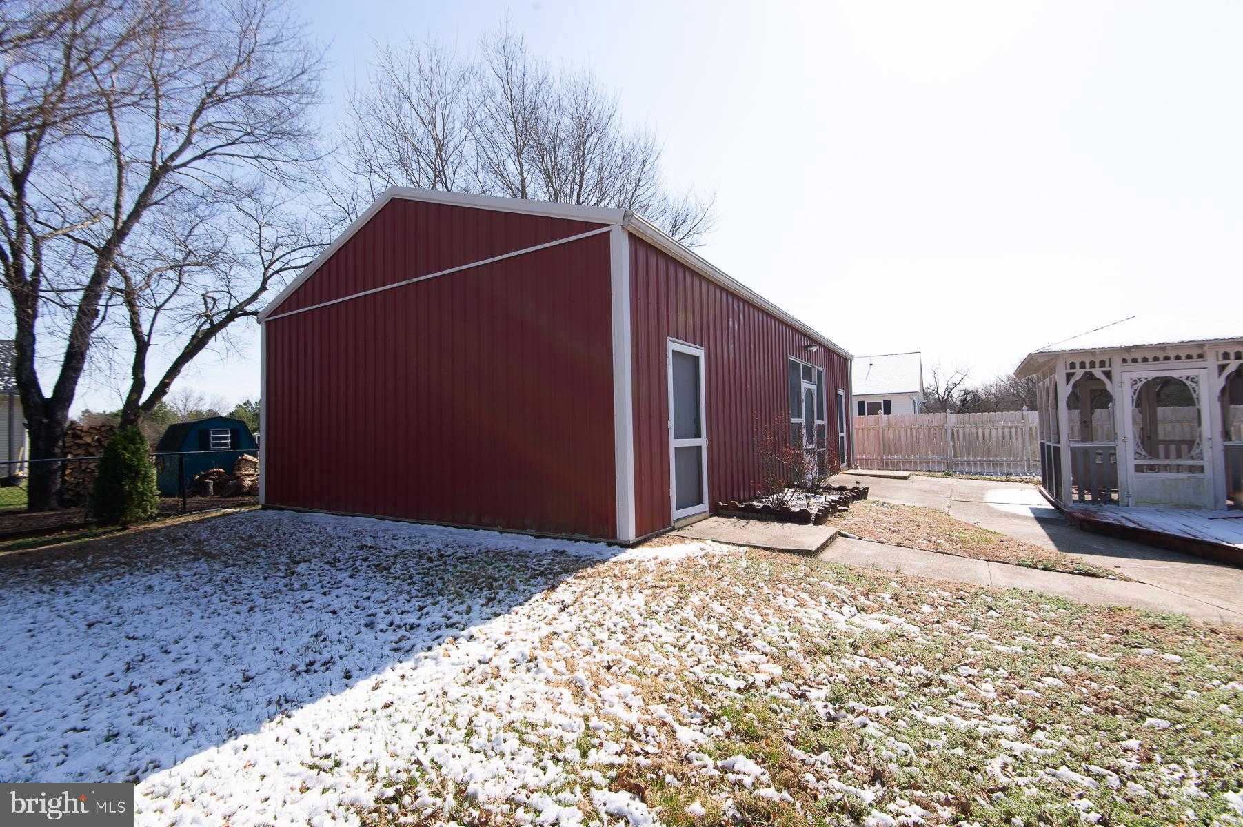 521 Academy St photo 4