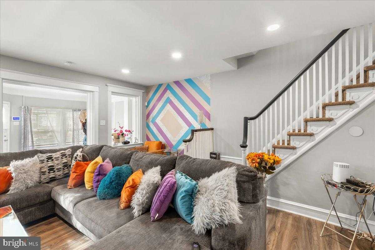 5211 Diamond St photo 10