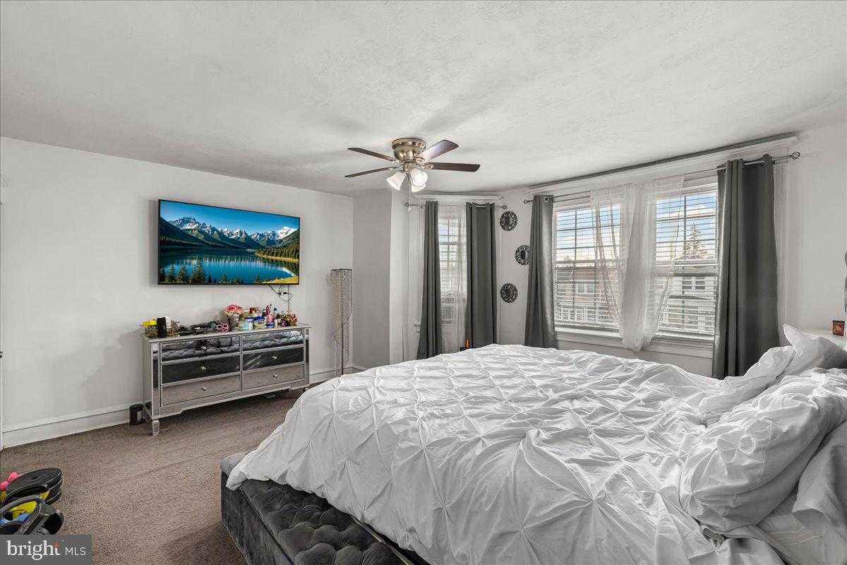 5211 Diamond St photo 23