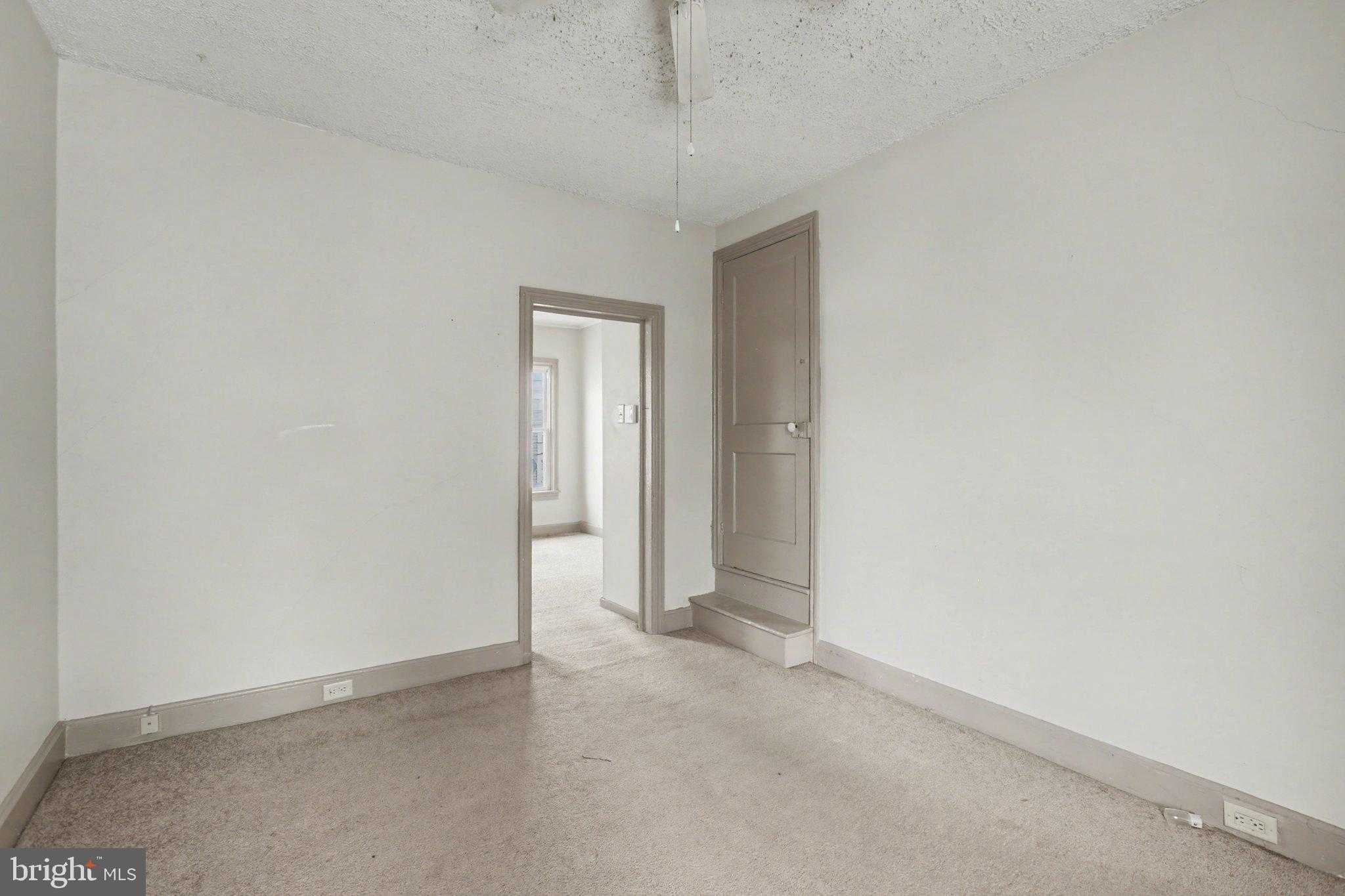 172 E Penn St photo 16