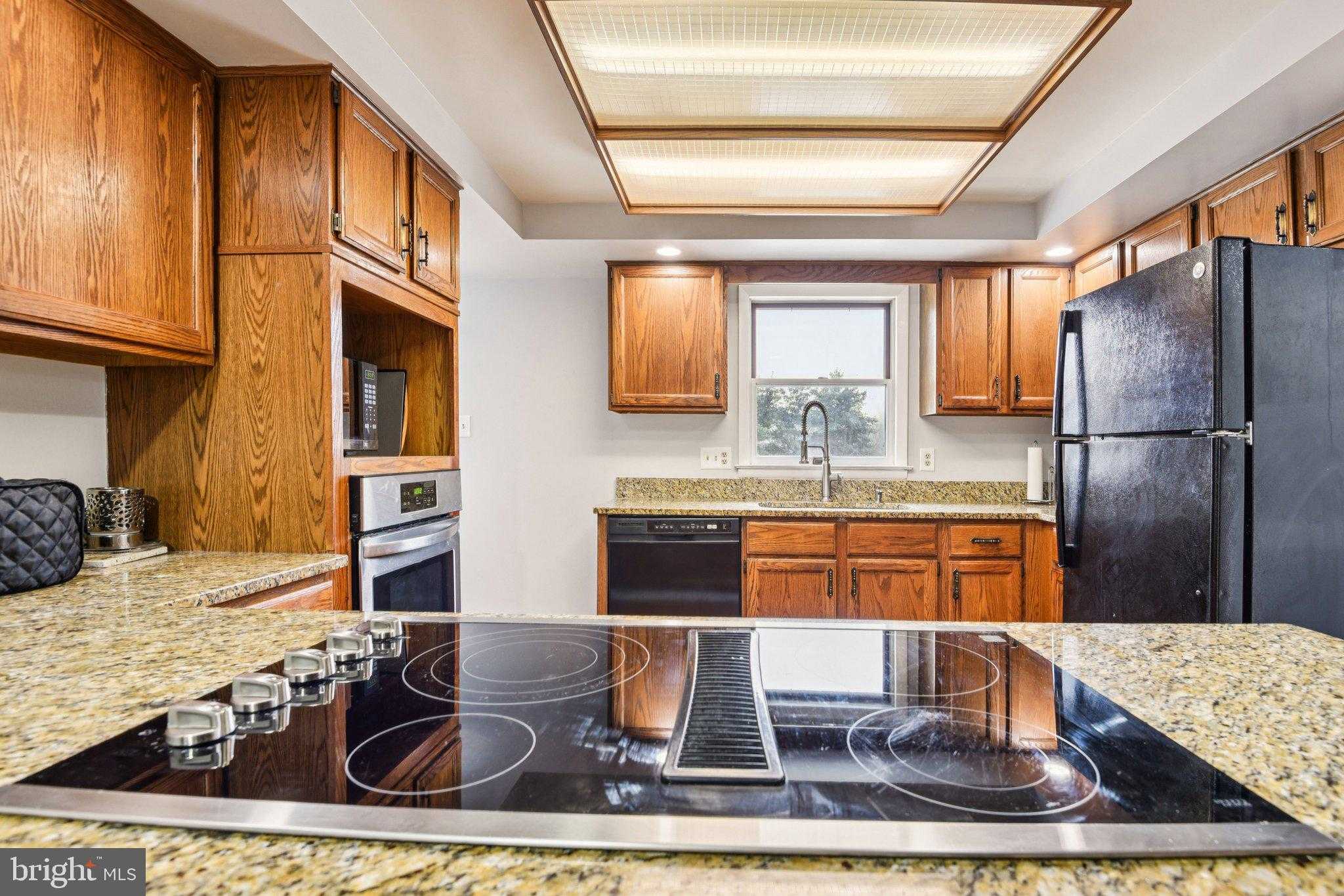 11941 South St photo 12