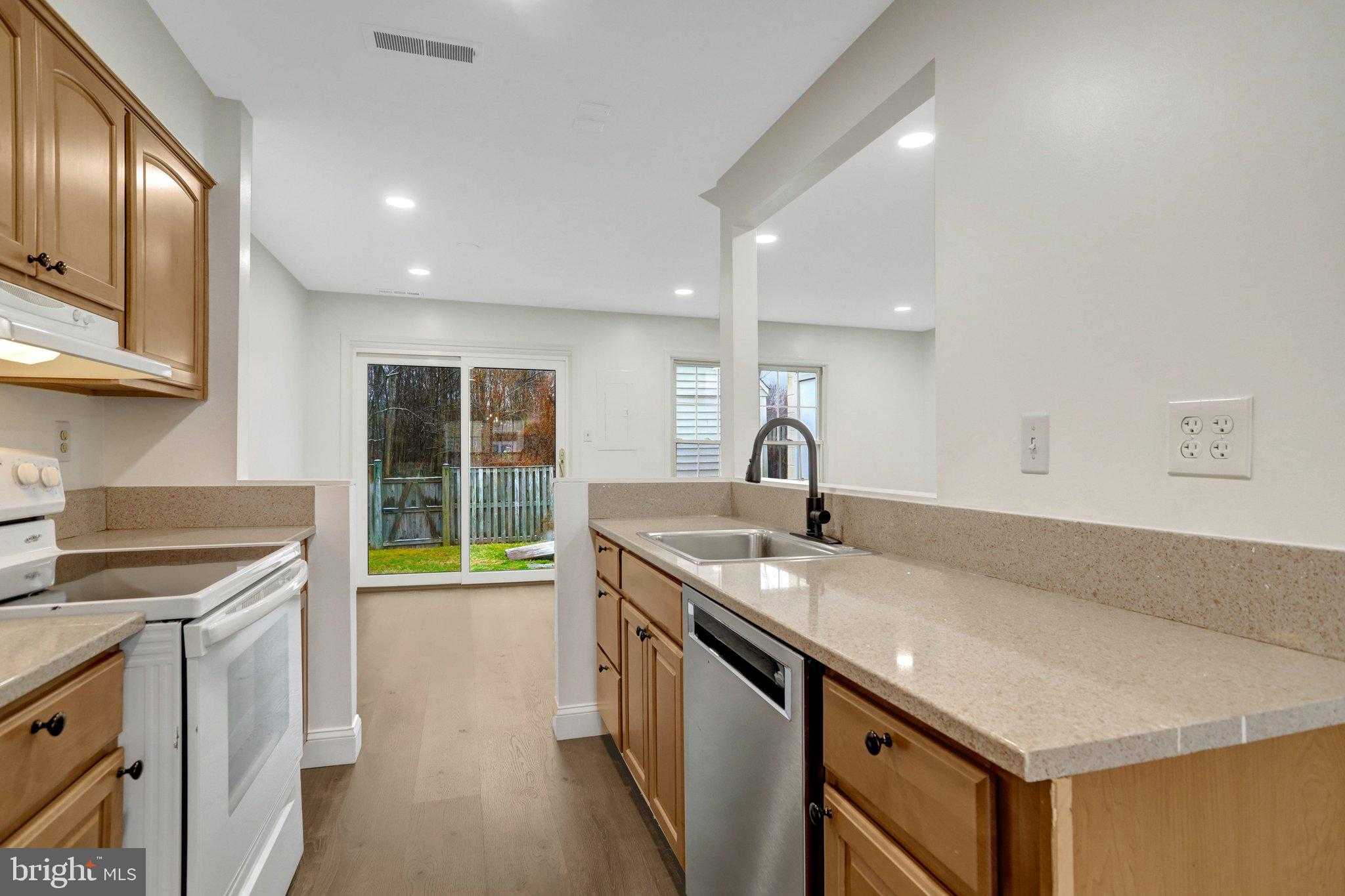 5840 Burke Manor CT photo 7