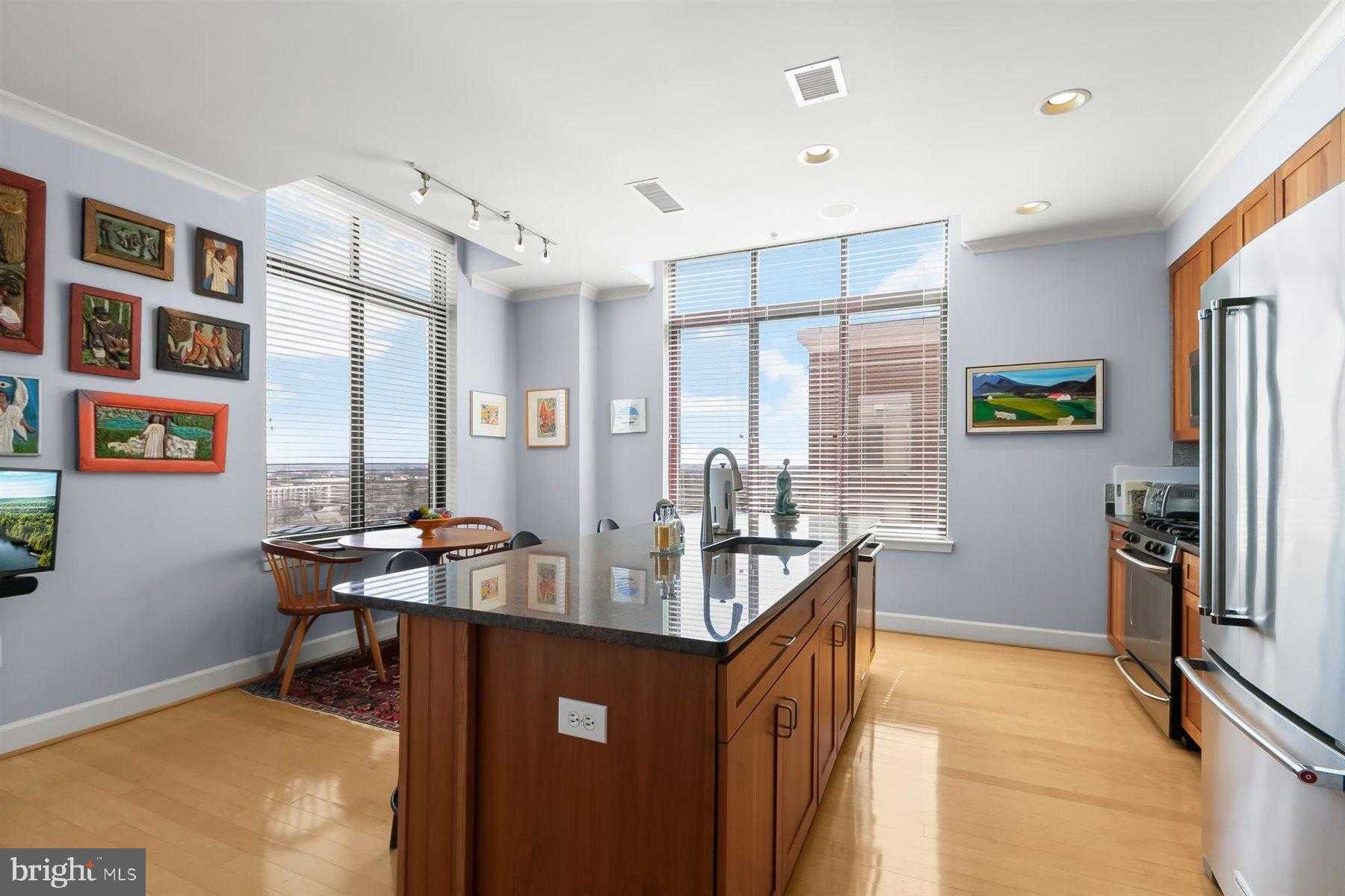 1205 N Garfield St Apt Ph4 photo 4