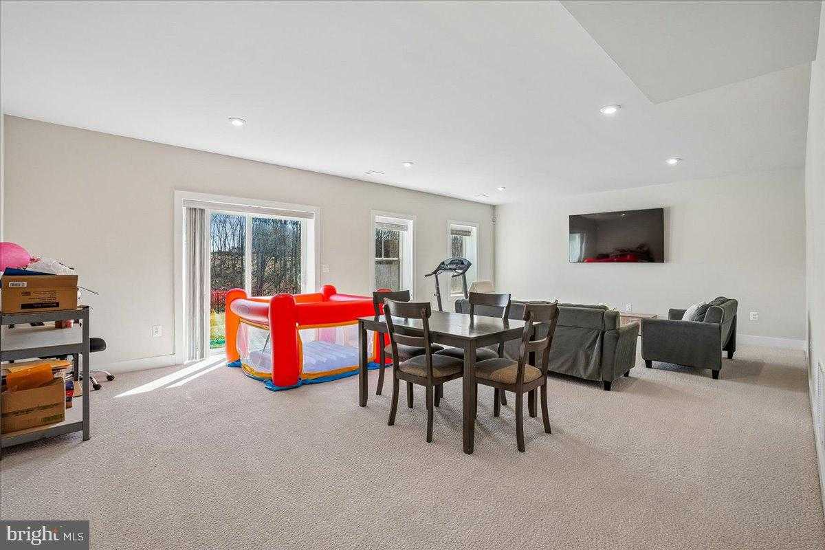 11821 Arcari Dr photo 34