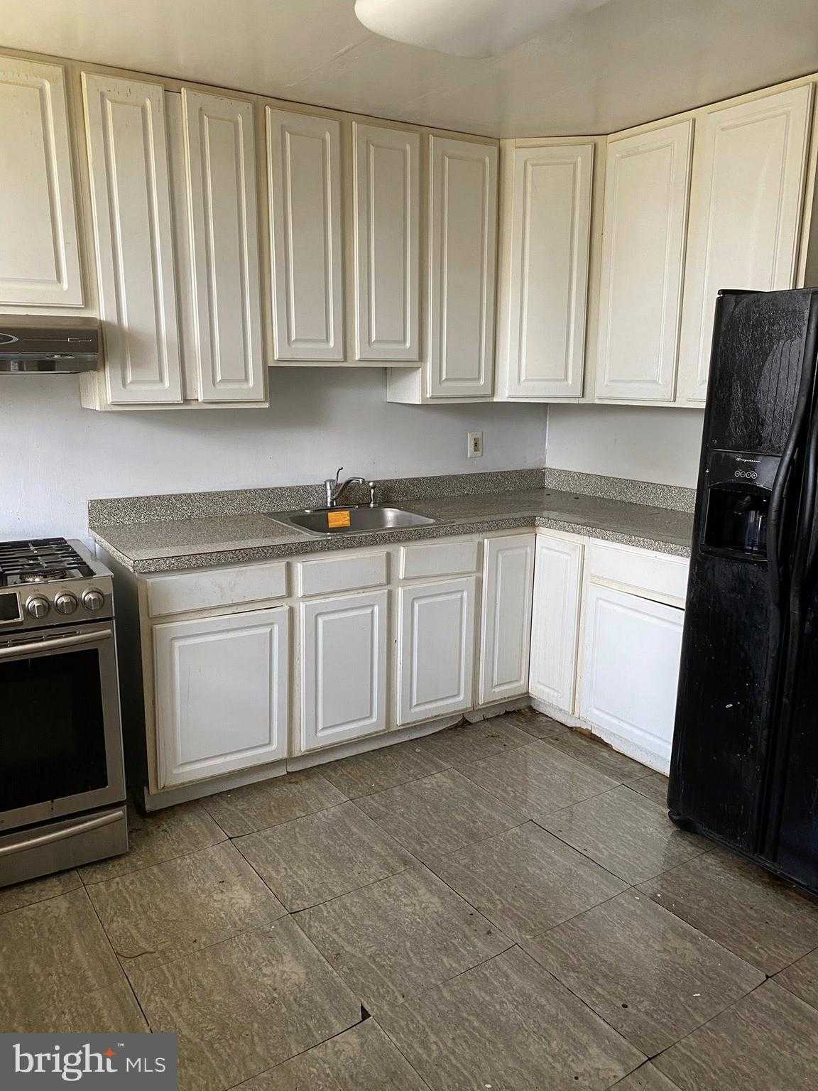 631 Cator Ave photo 5