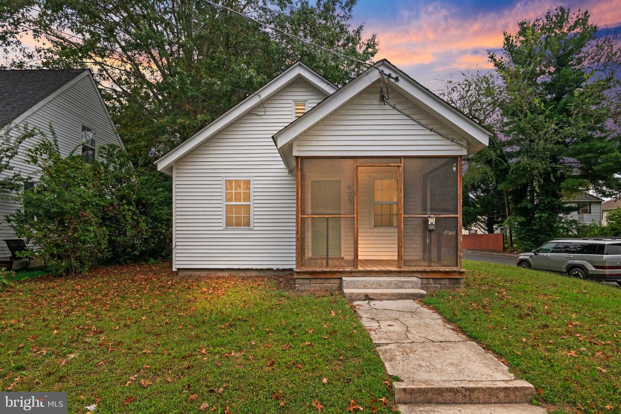 905 Hanover St photo 2