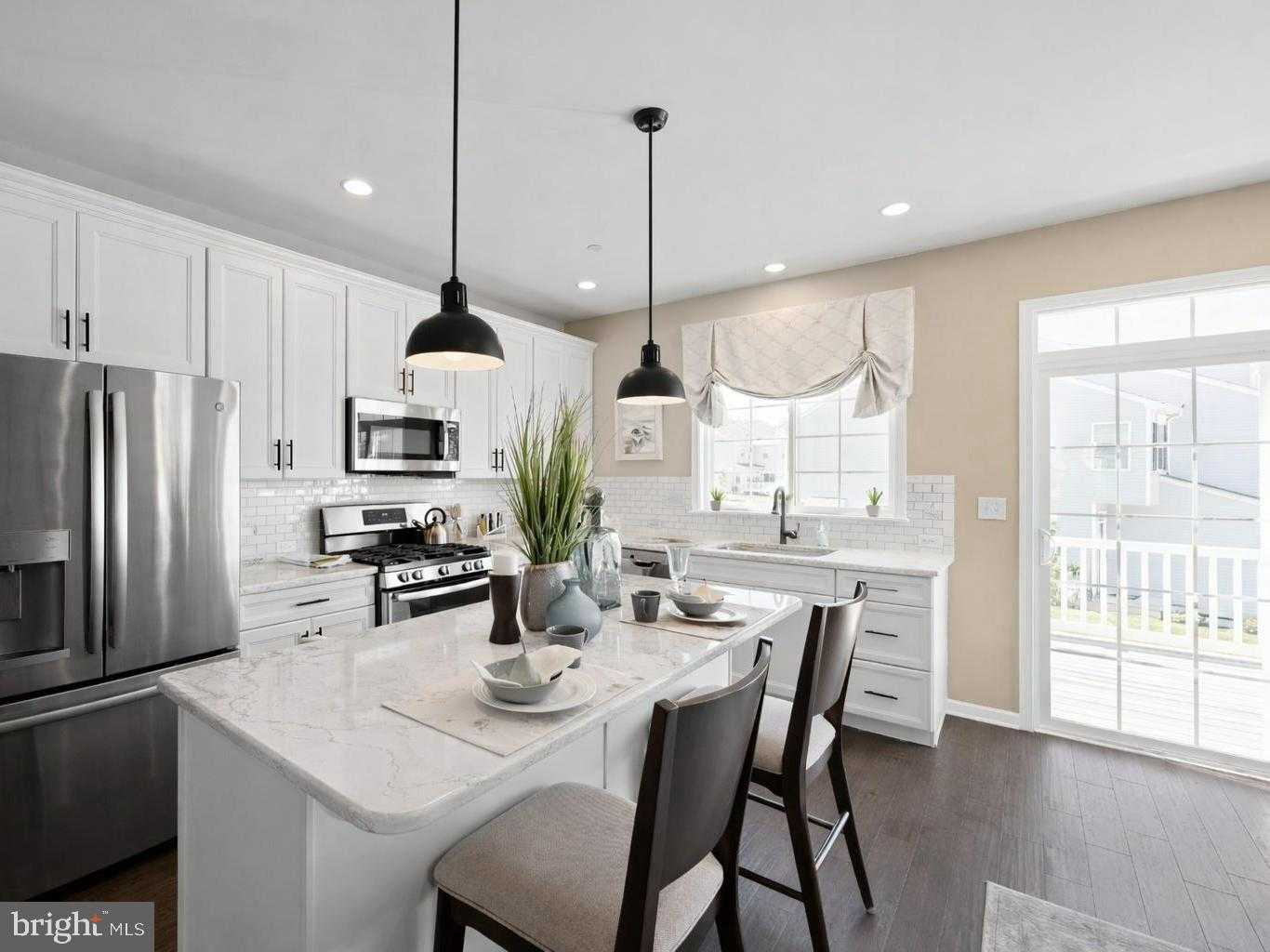 304 E Sawyer Ct photo 3