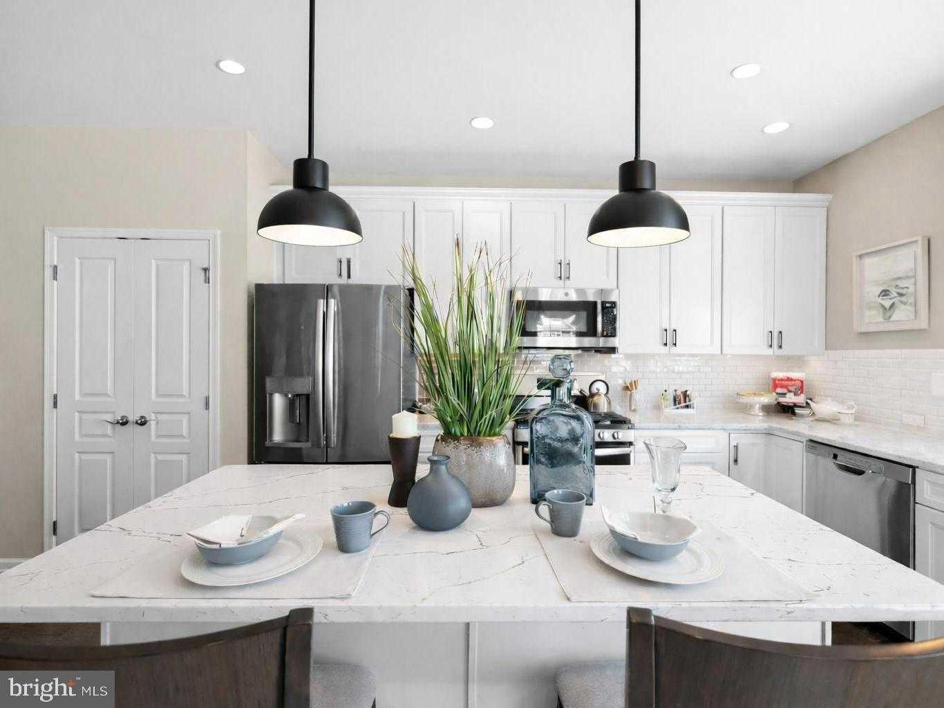 304 E Sawyer Ct photo 4