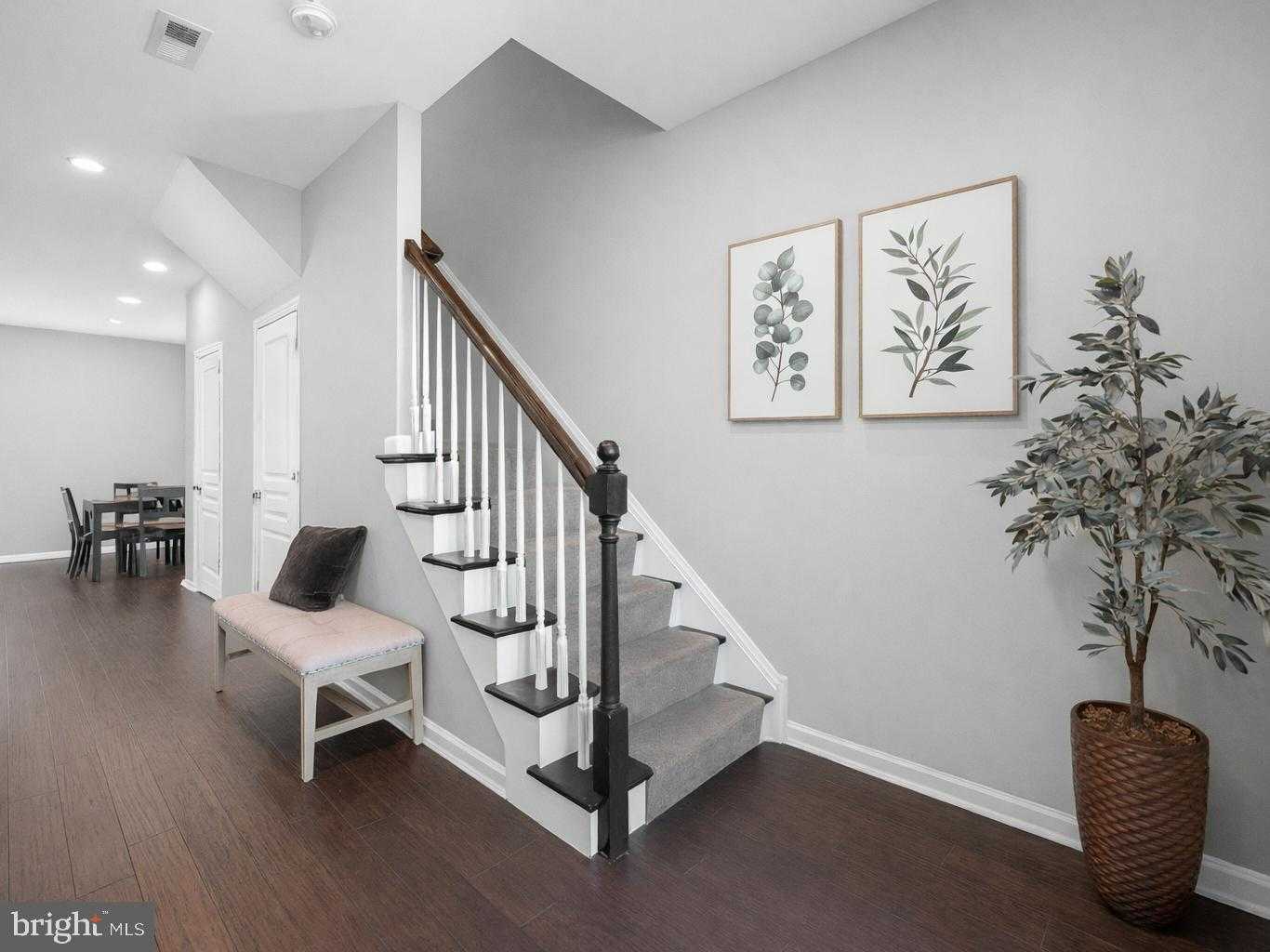 304 E Sawyer Ct photo 5