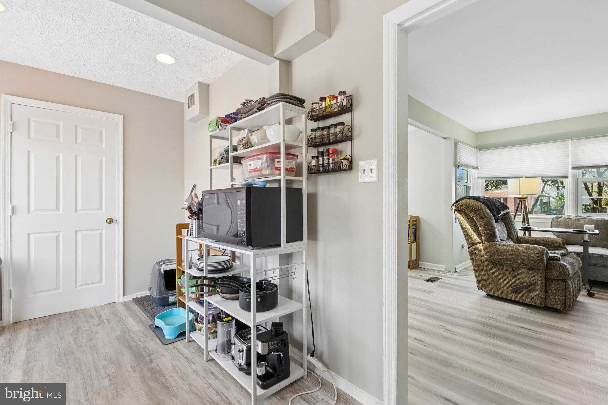 6909 Columbia Dr photo 9