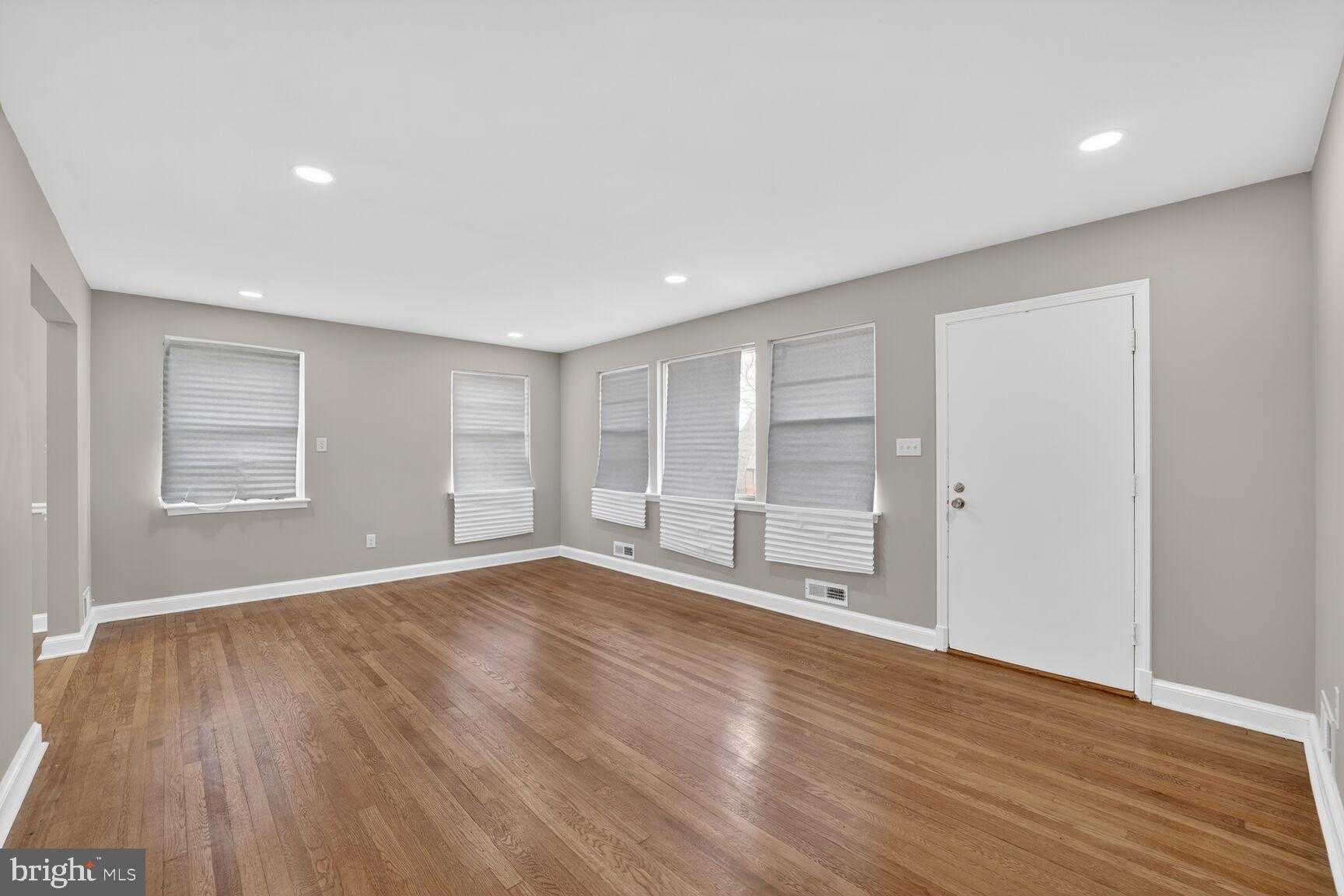 2511 Afton St photo 2