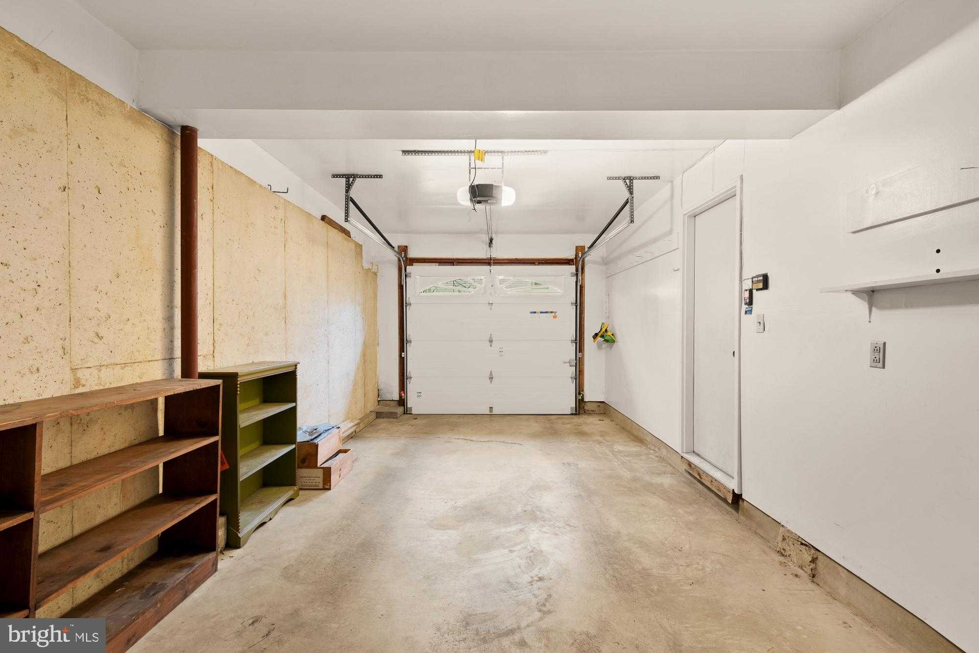 2890 Schoolhouse Cir photo 41