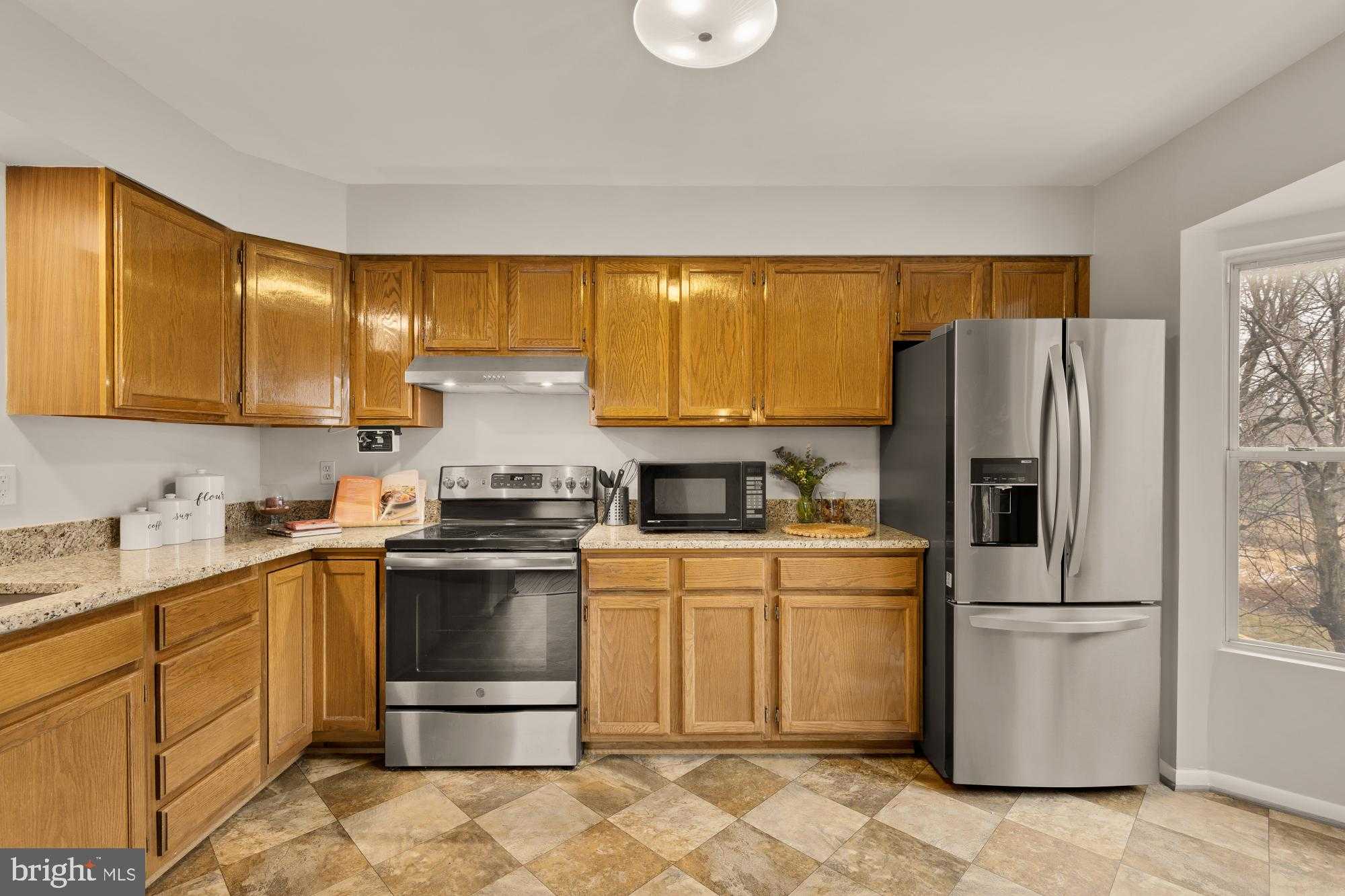 2890 Schoolhouse Cir photo 7