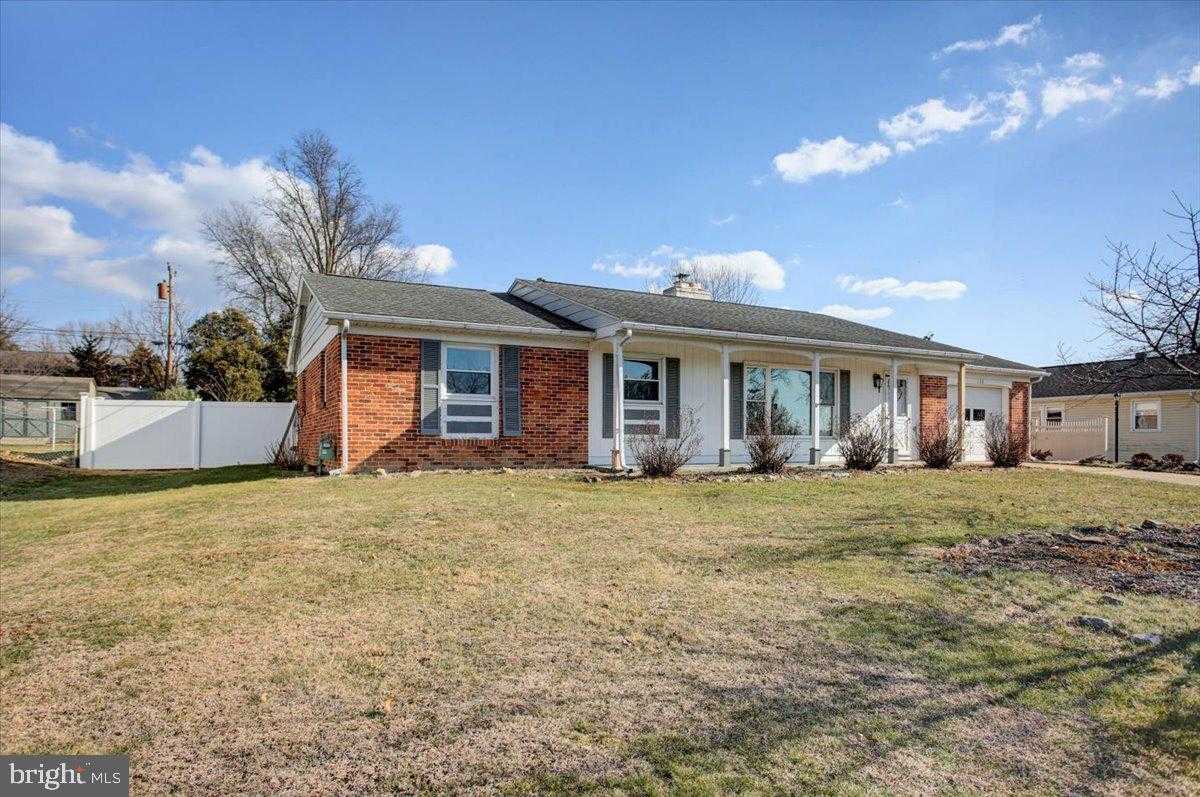 128 Hillside Dr photo 2