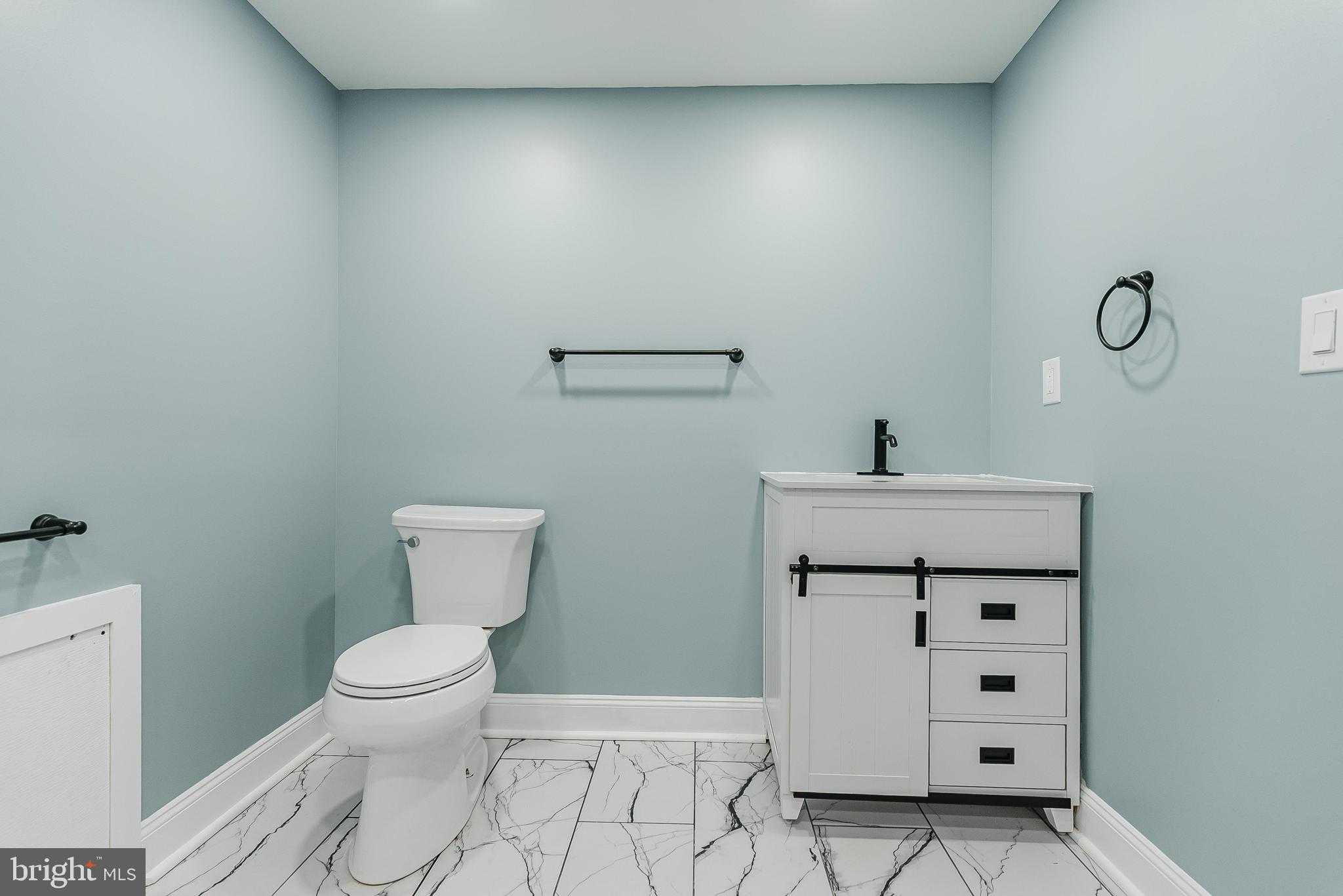 825 S 60th St photo 16