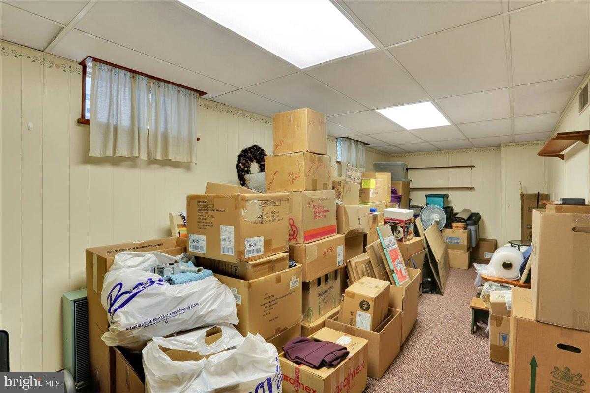 516 W 3rd St photo 25